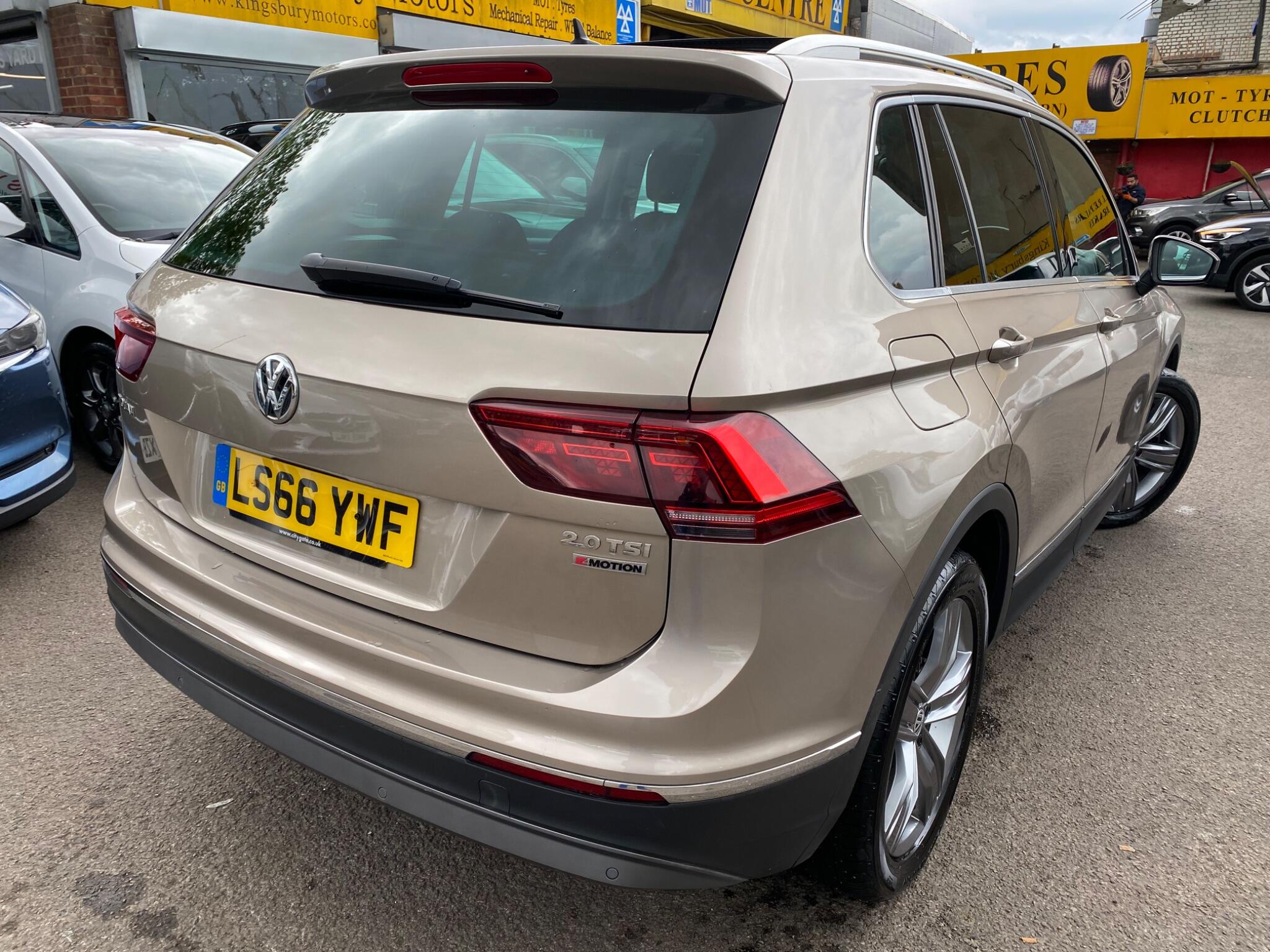 Volkswagen Tiguan view 9