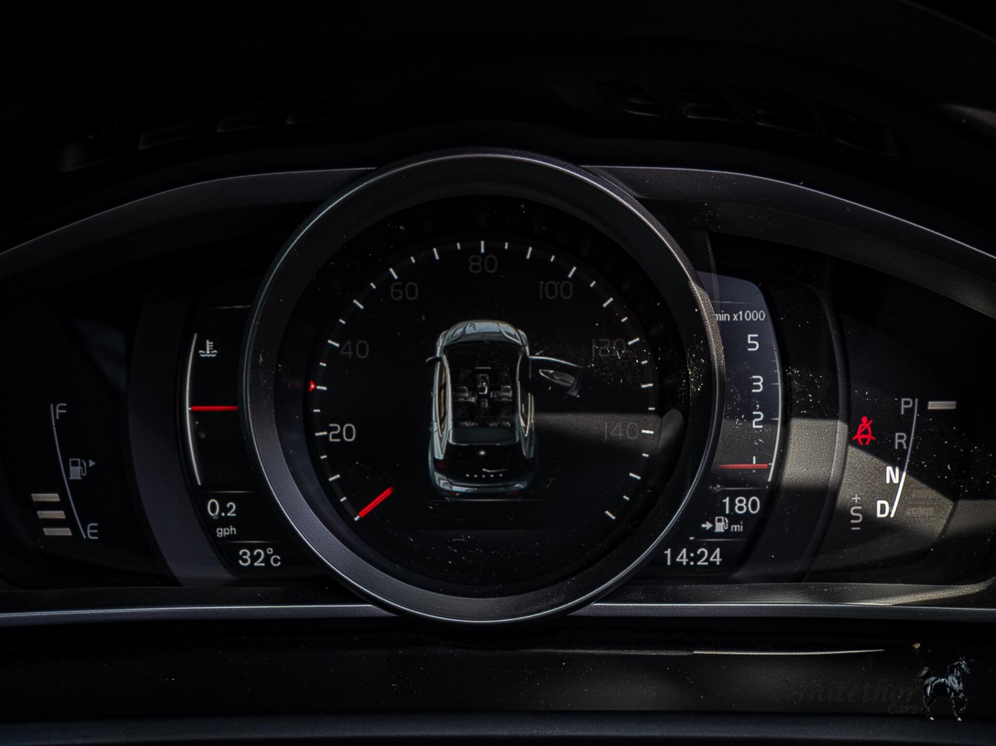 Volvo V40 view 22