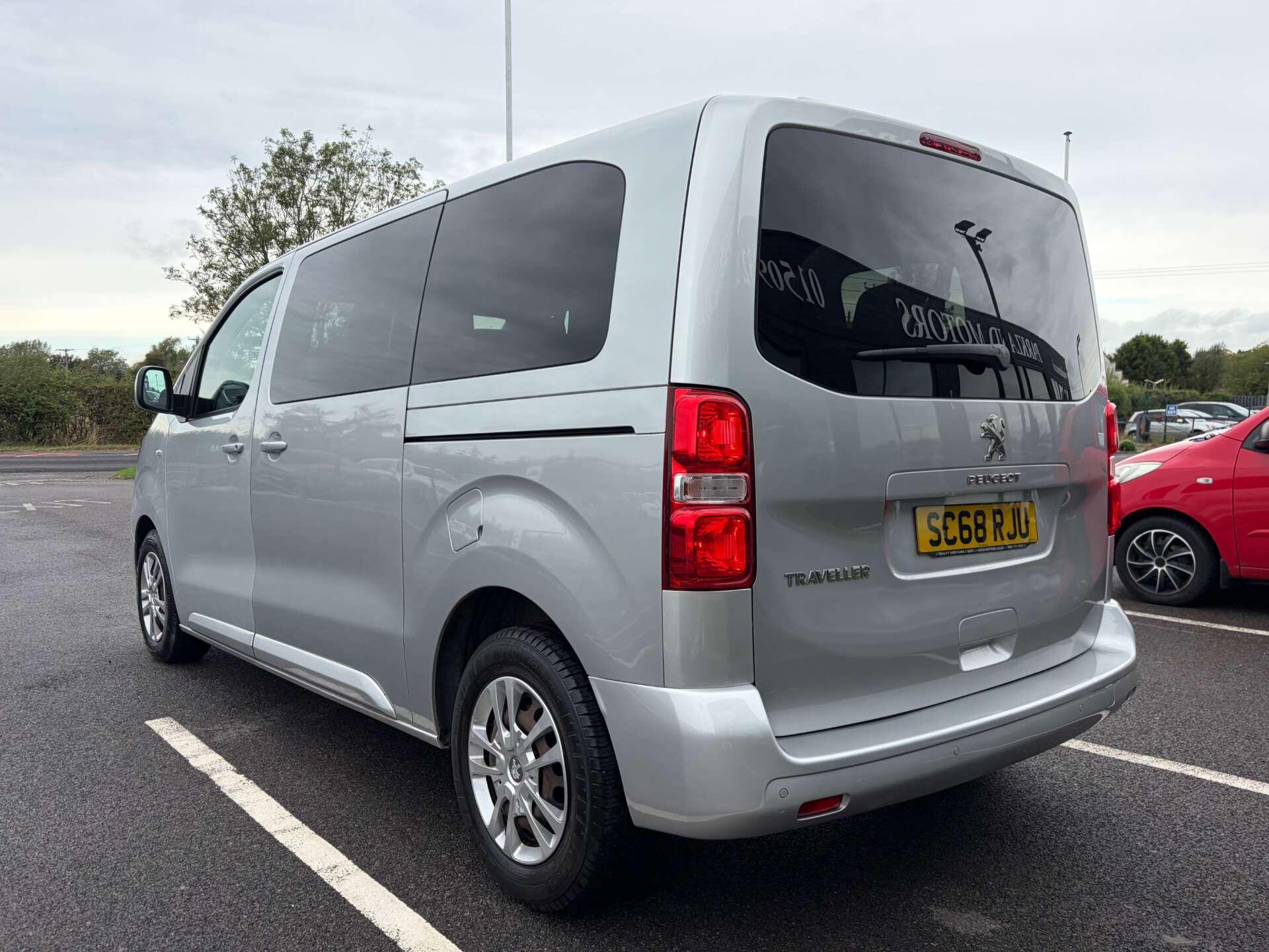 Peugeot Traveller view 6