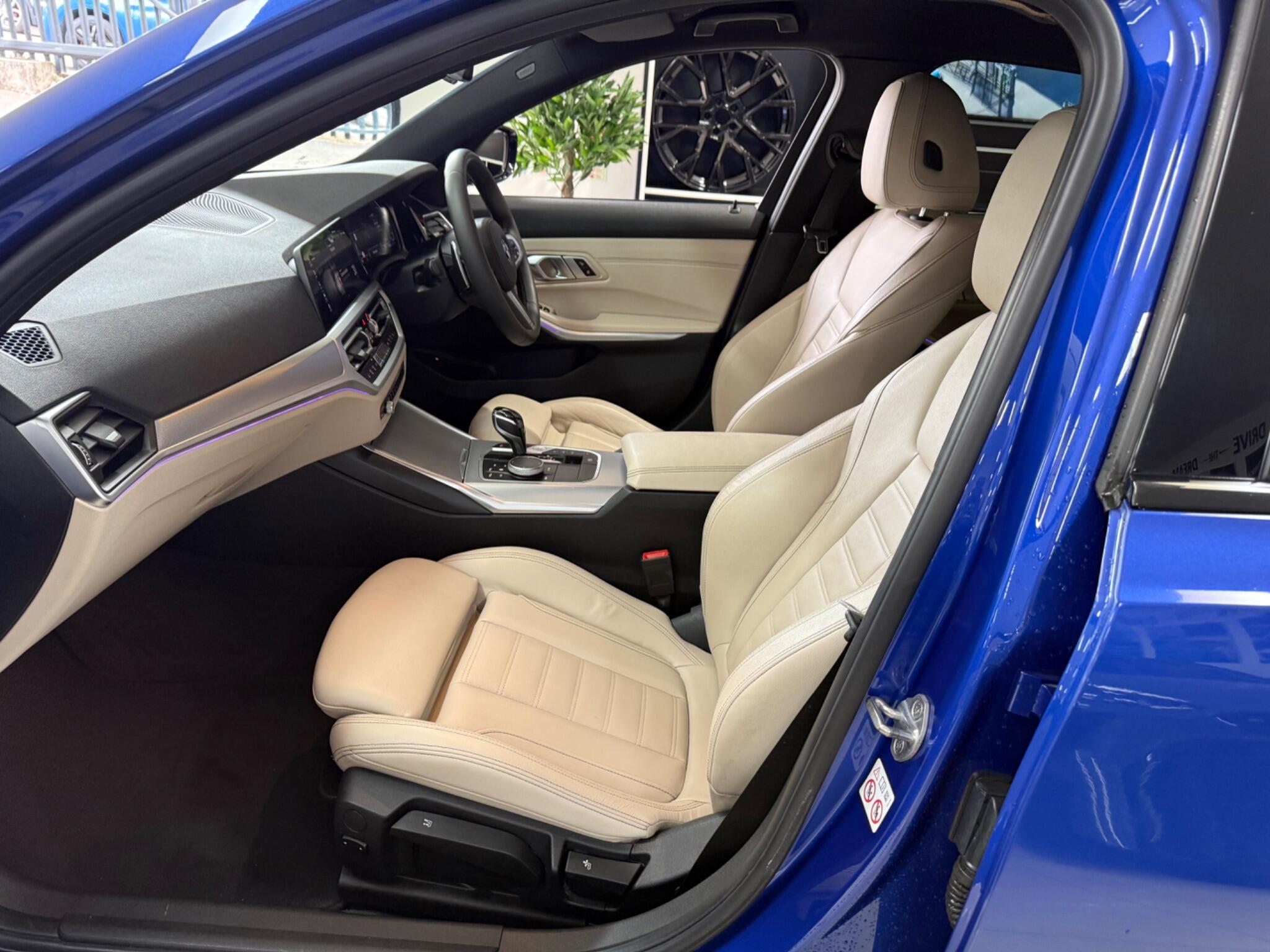 BMW 3 Series view 32