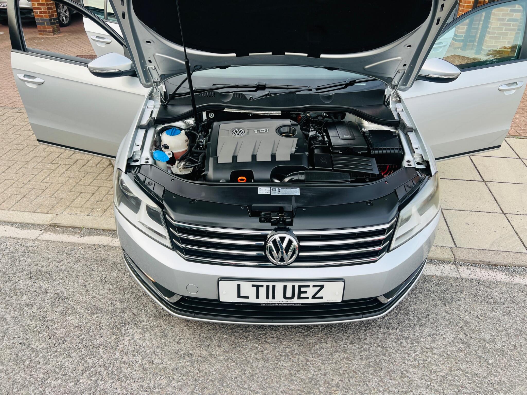 Volkswagen Passat view 64