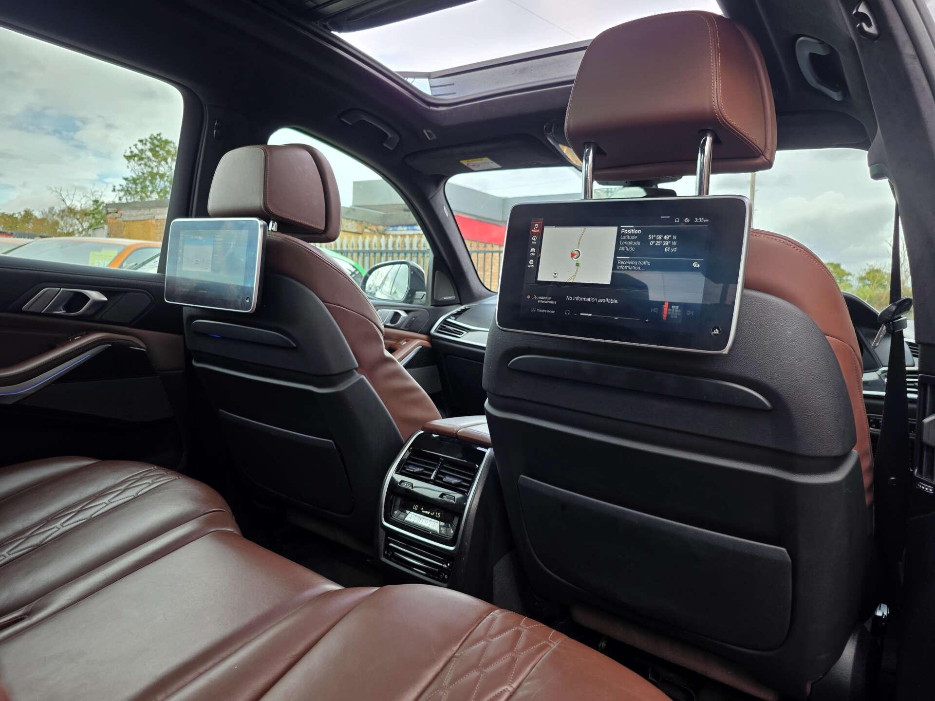 BMW X7 view 27