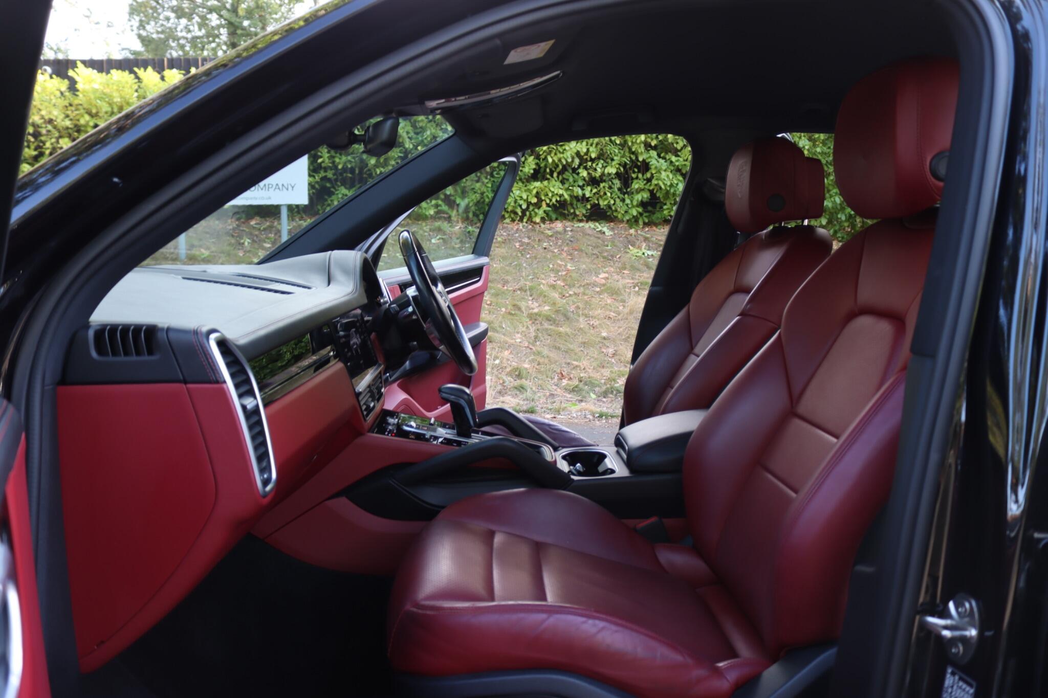 Porsche Cayenne view 32