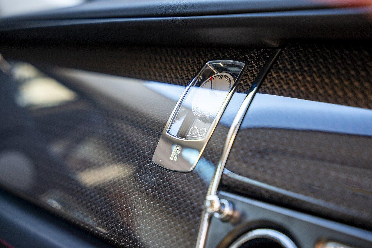 Rolls-Royce Wraith view 18