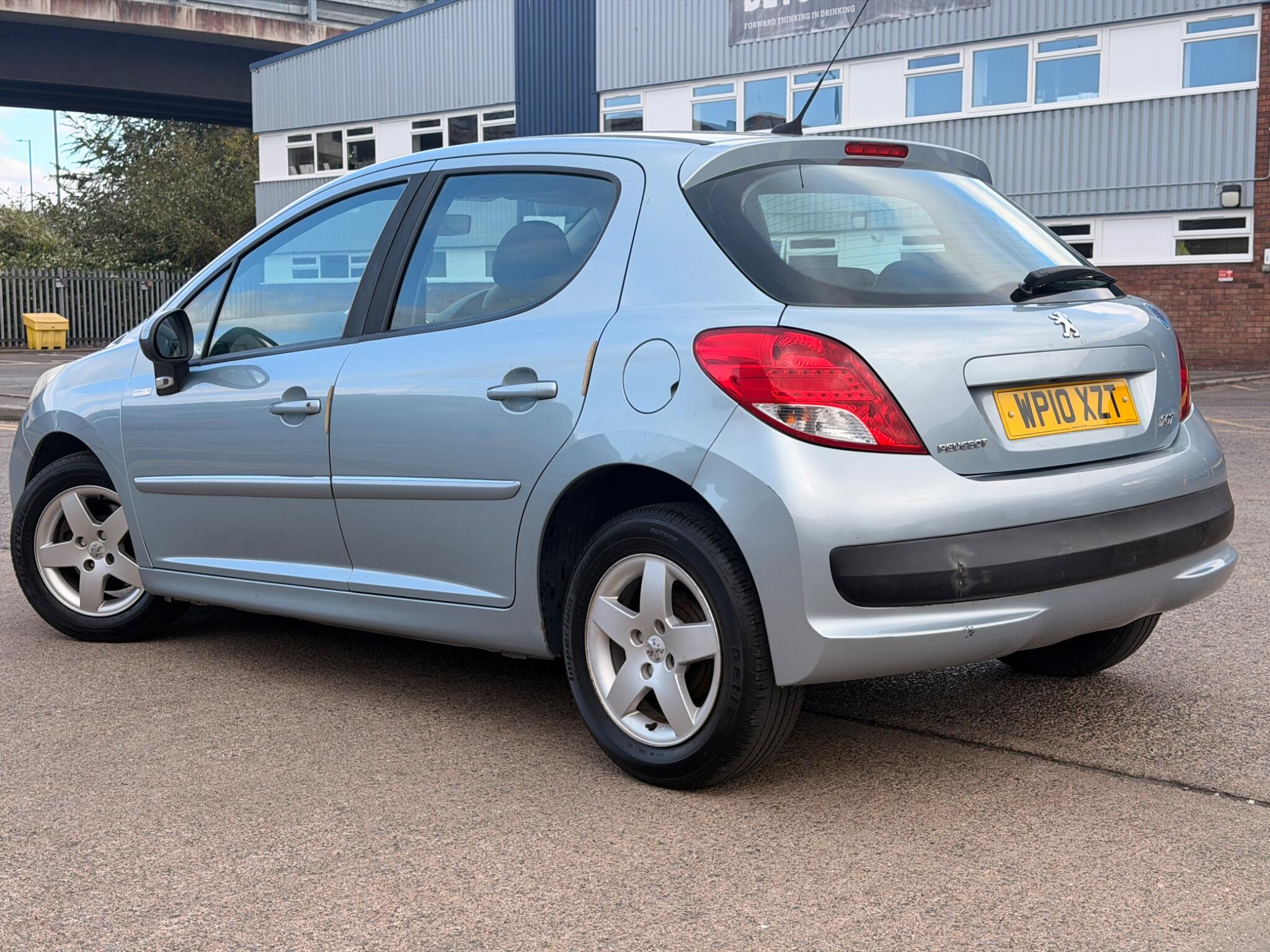 Peugeot 207 view 4