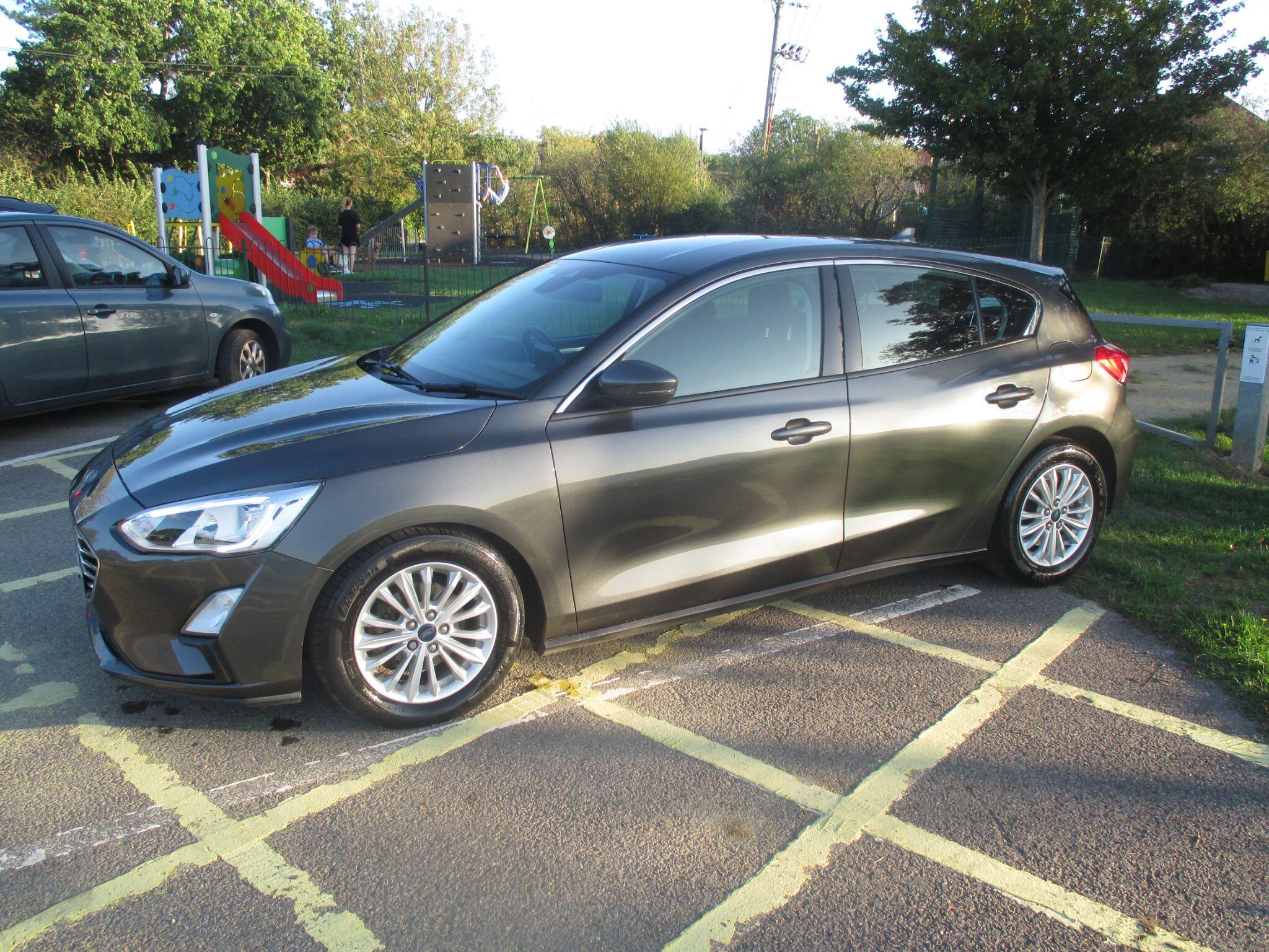 Ford Focus view 22