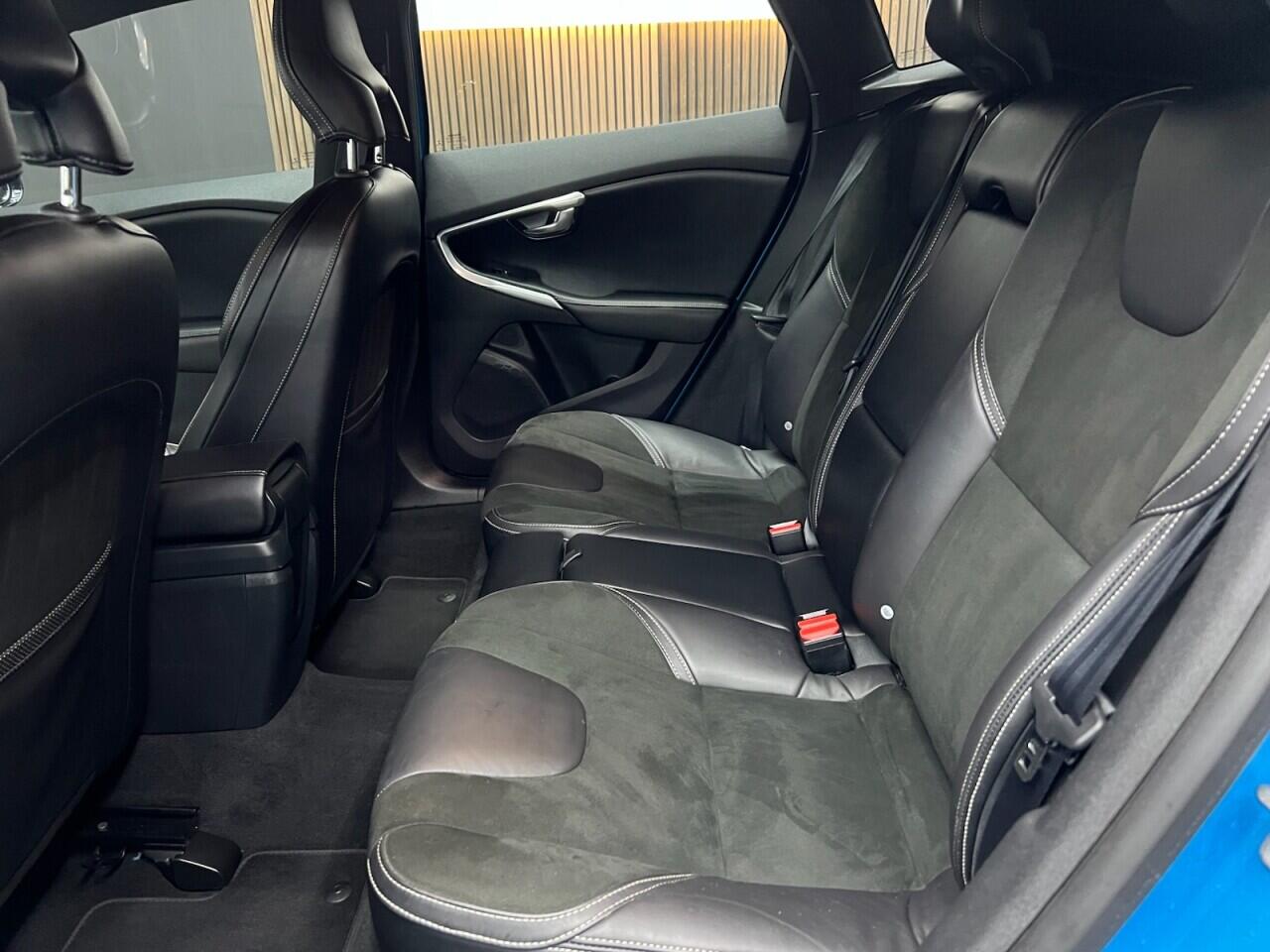 Volvo V40 view 44