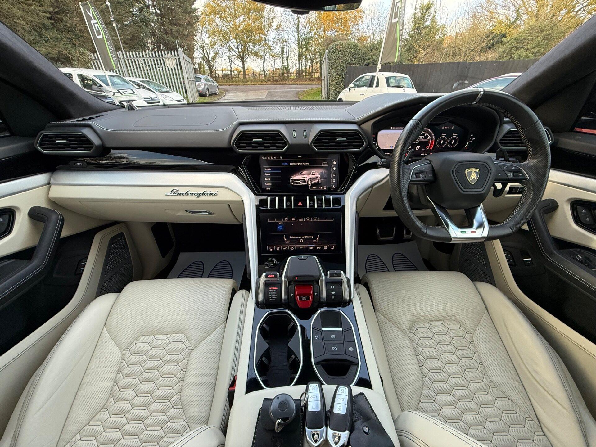 Lamborghini Urus view 15