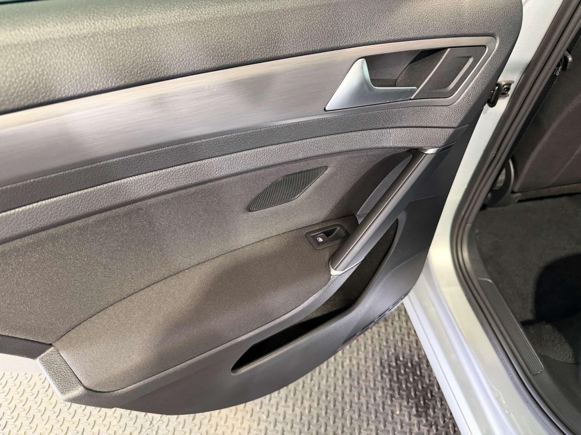 Volkswagen Golf view 54