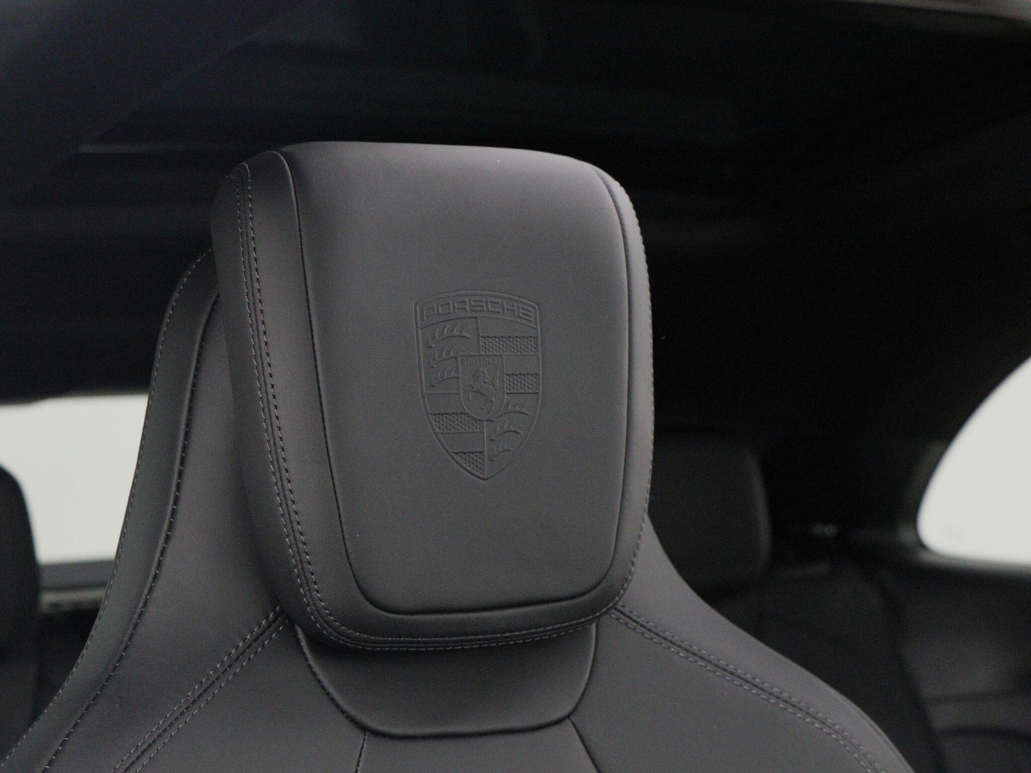 Porsche Macan view 35