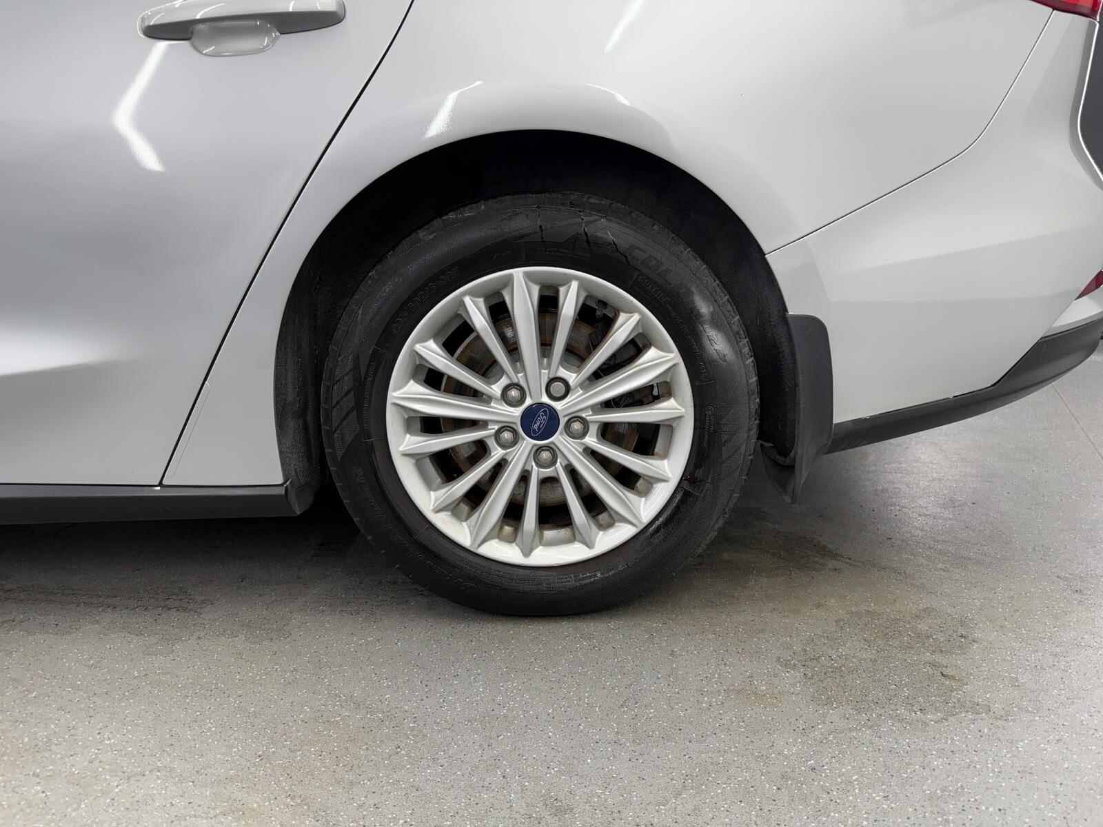 Ford Focus view 18