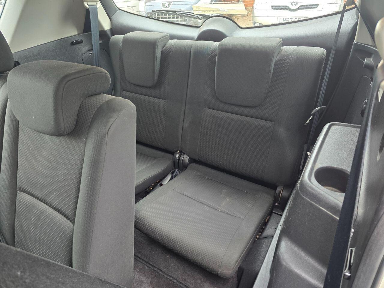 Toyota Corolla Verso view 25