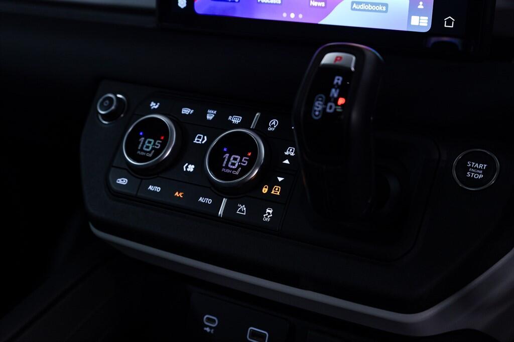 Land Rover Defender view 20