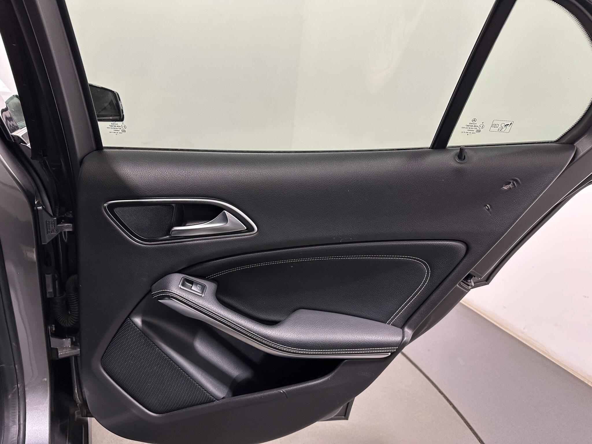 Mercedes-Benz Gla view 43