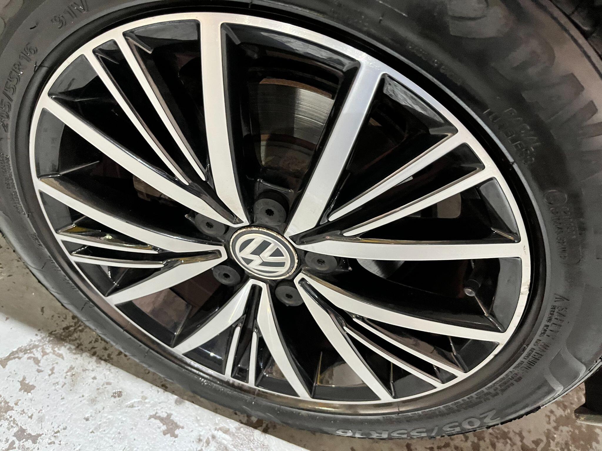 Volkswagen Golf view 48