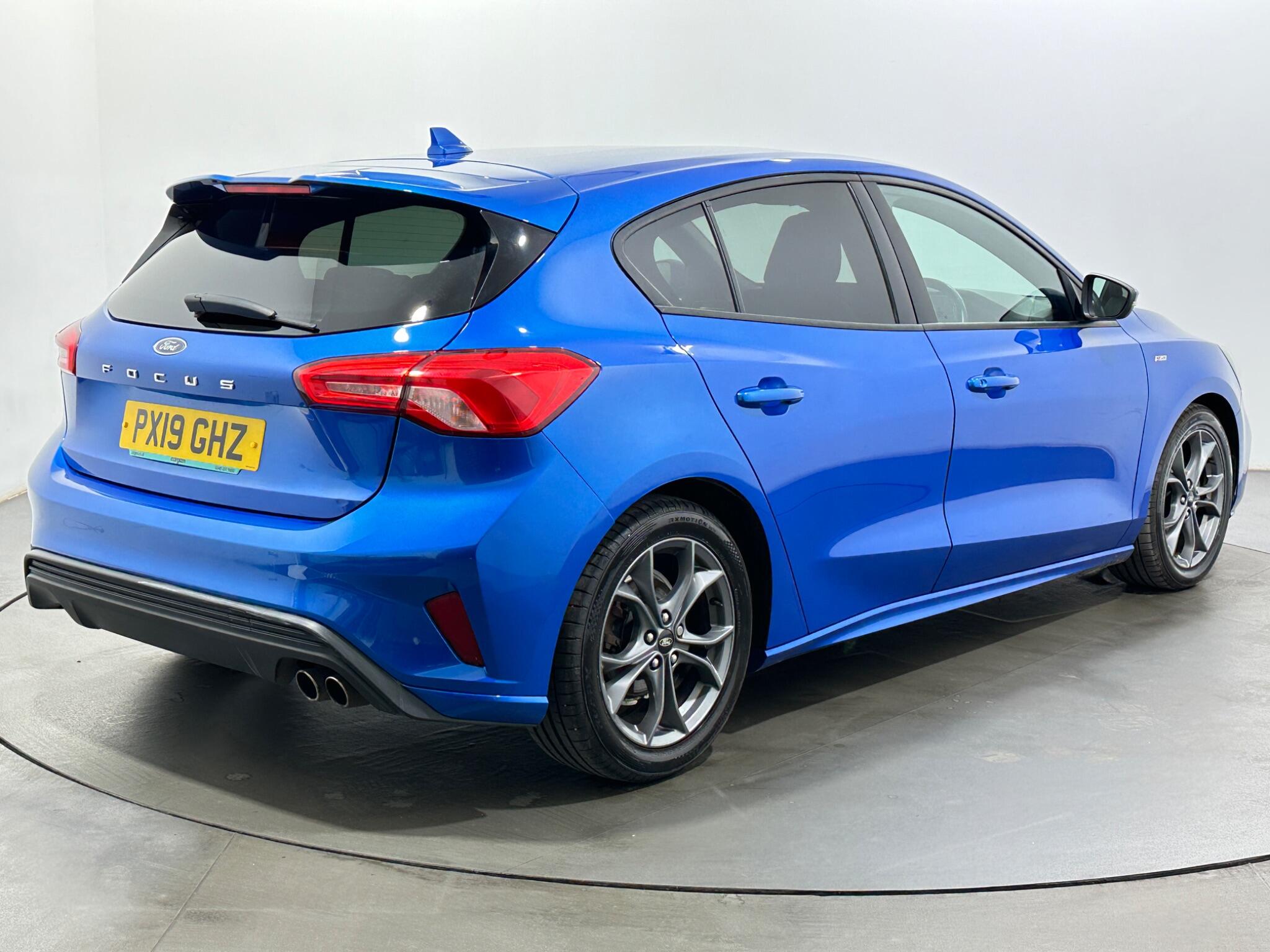 Ford Focus view 8