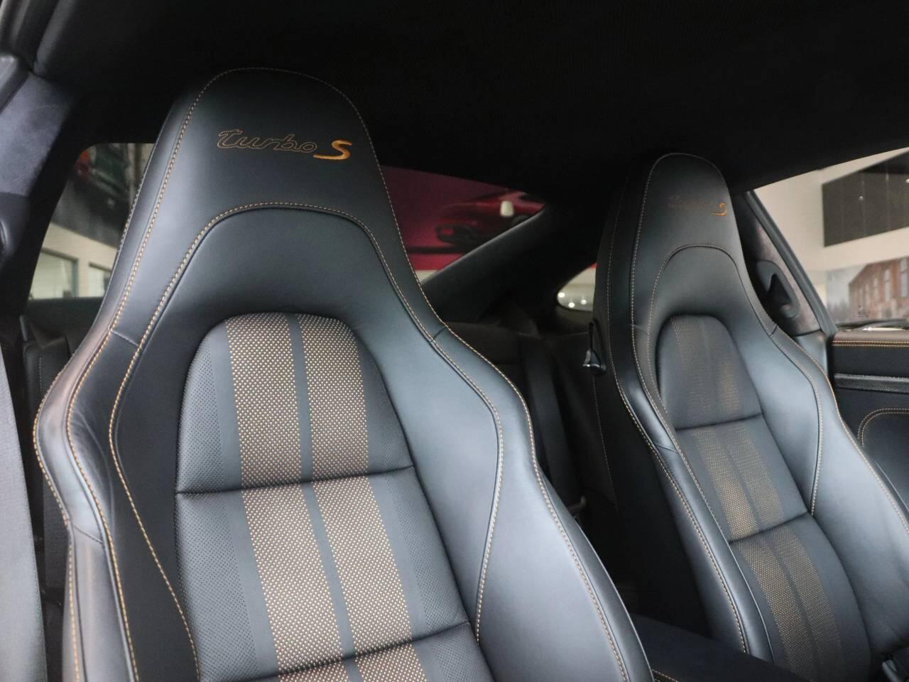 Porsche 911 view 5