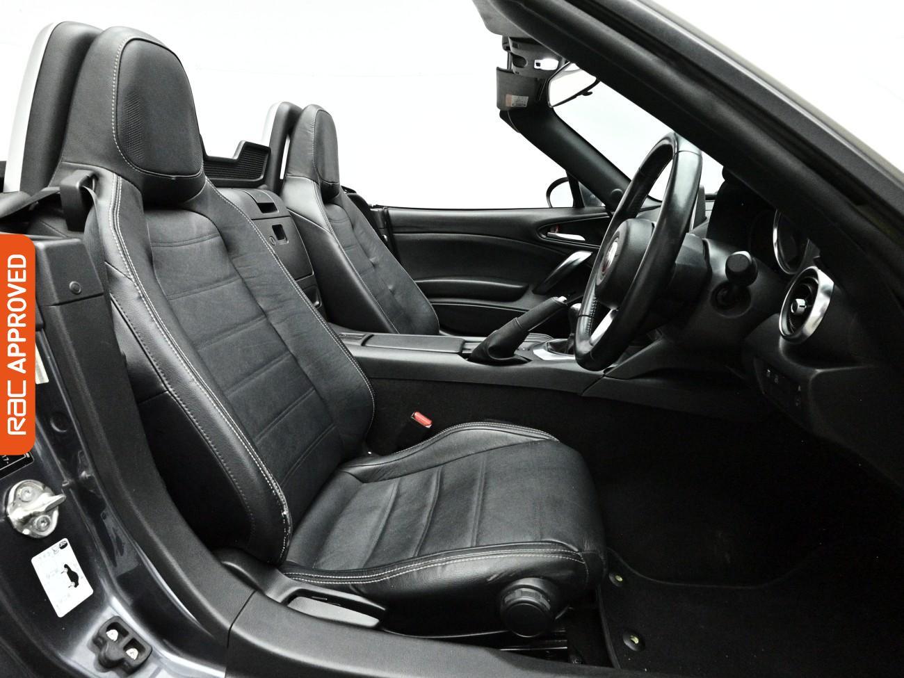 Fiat 124 Spider view 12