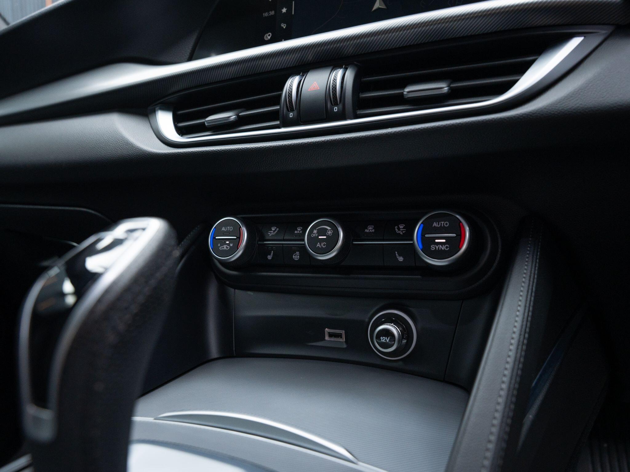Alfa Romeo Stelvio view 37