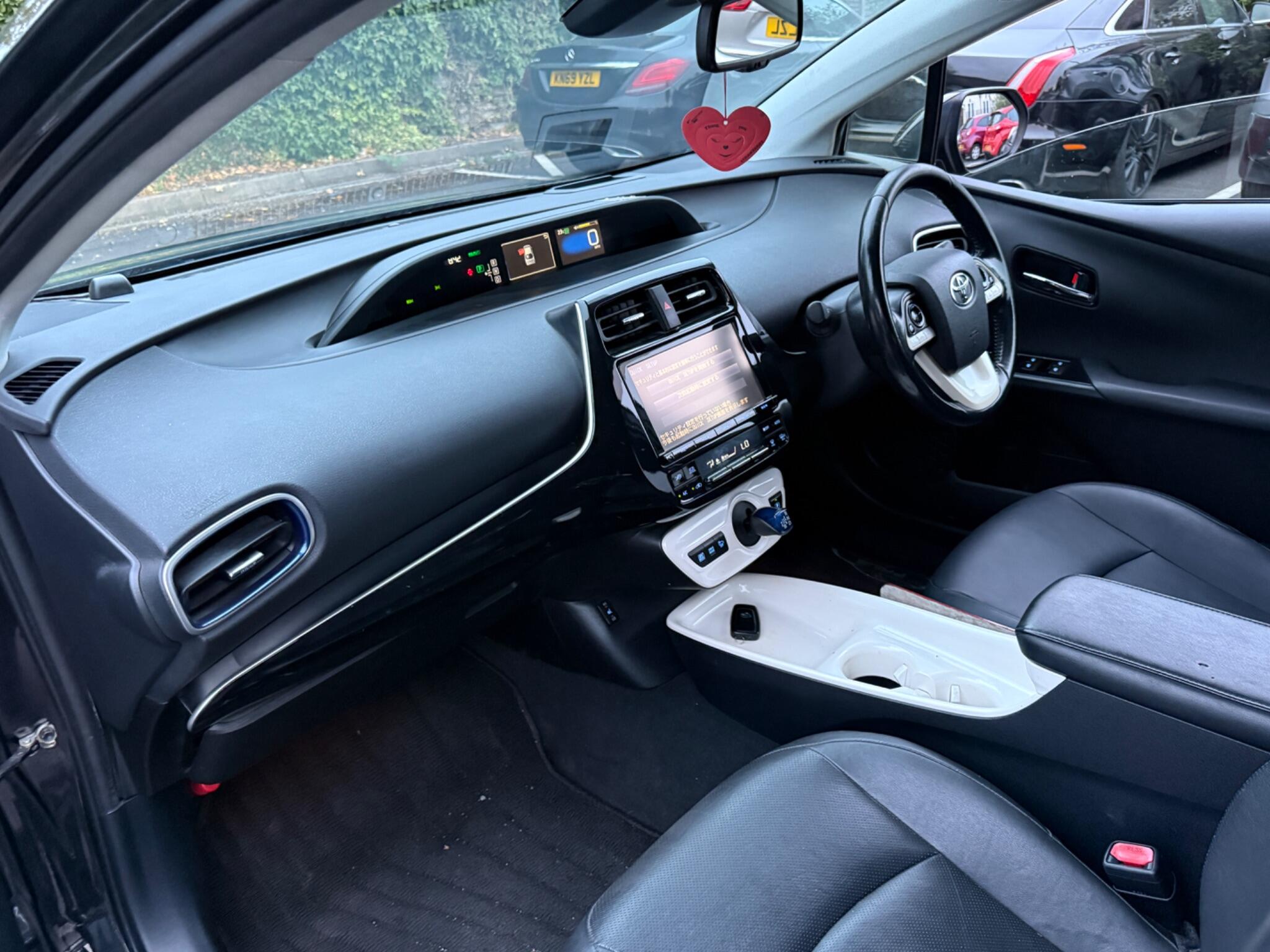Toyota Prius - Image 24