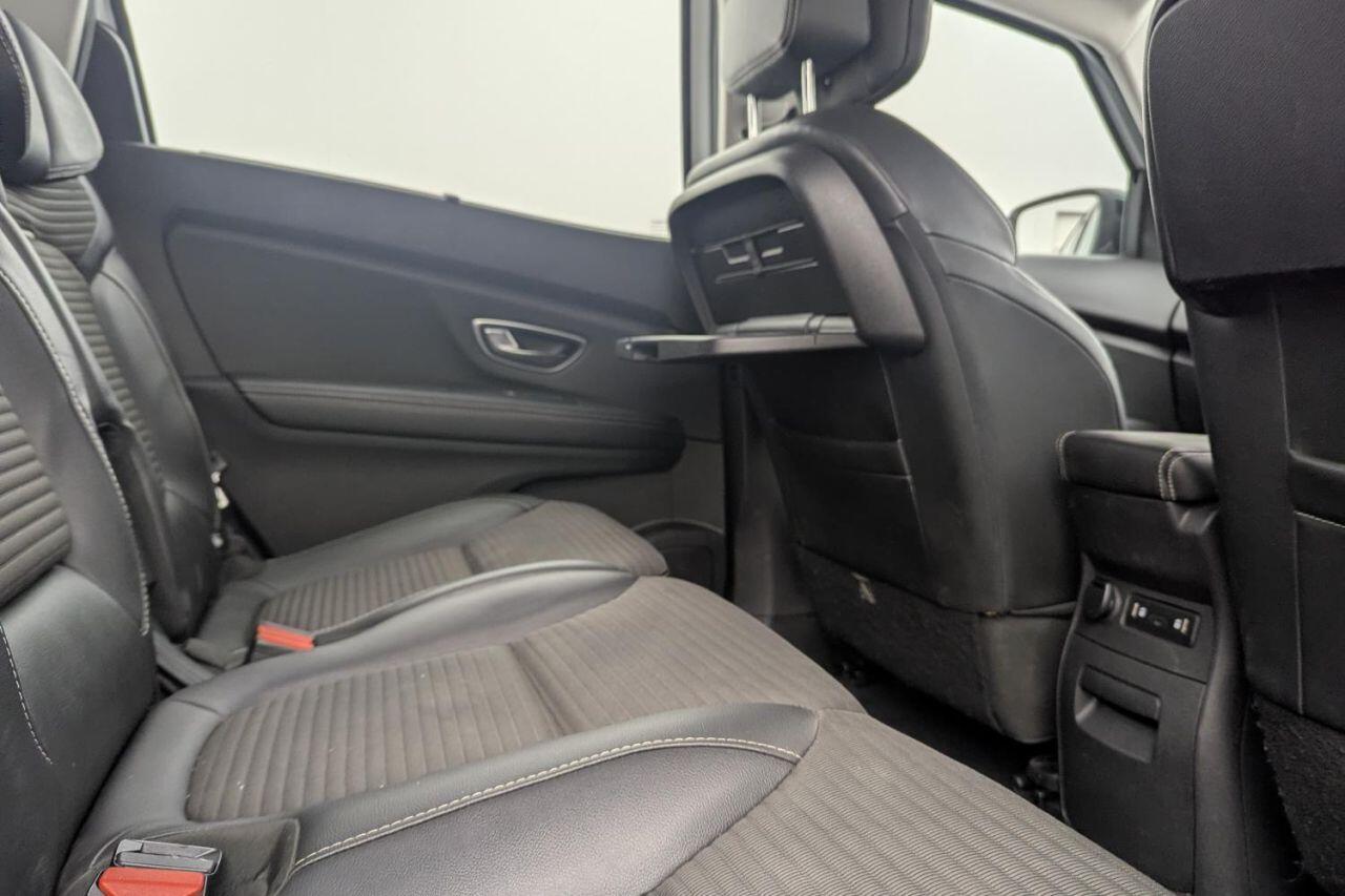 Renault Grand Scenic view 18