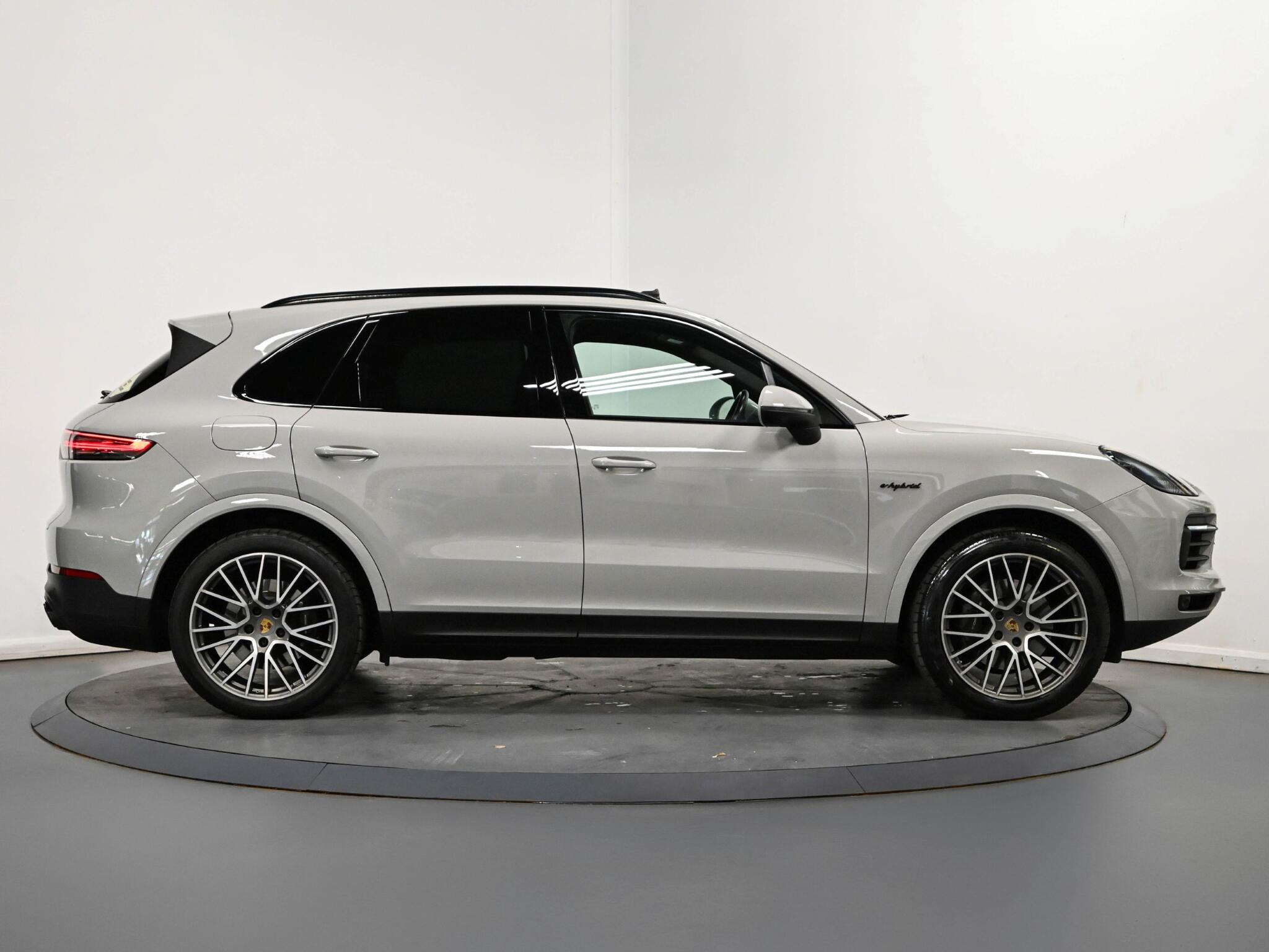 Porsche Cayenne view 30