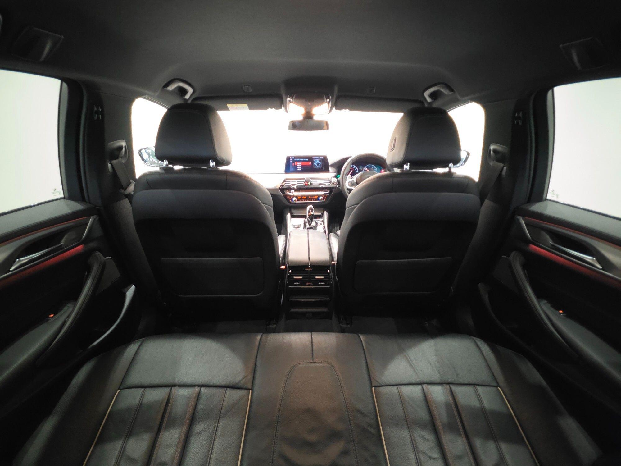 BMW 5 Series view 23
