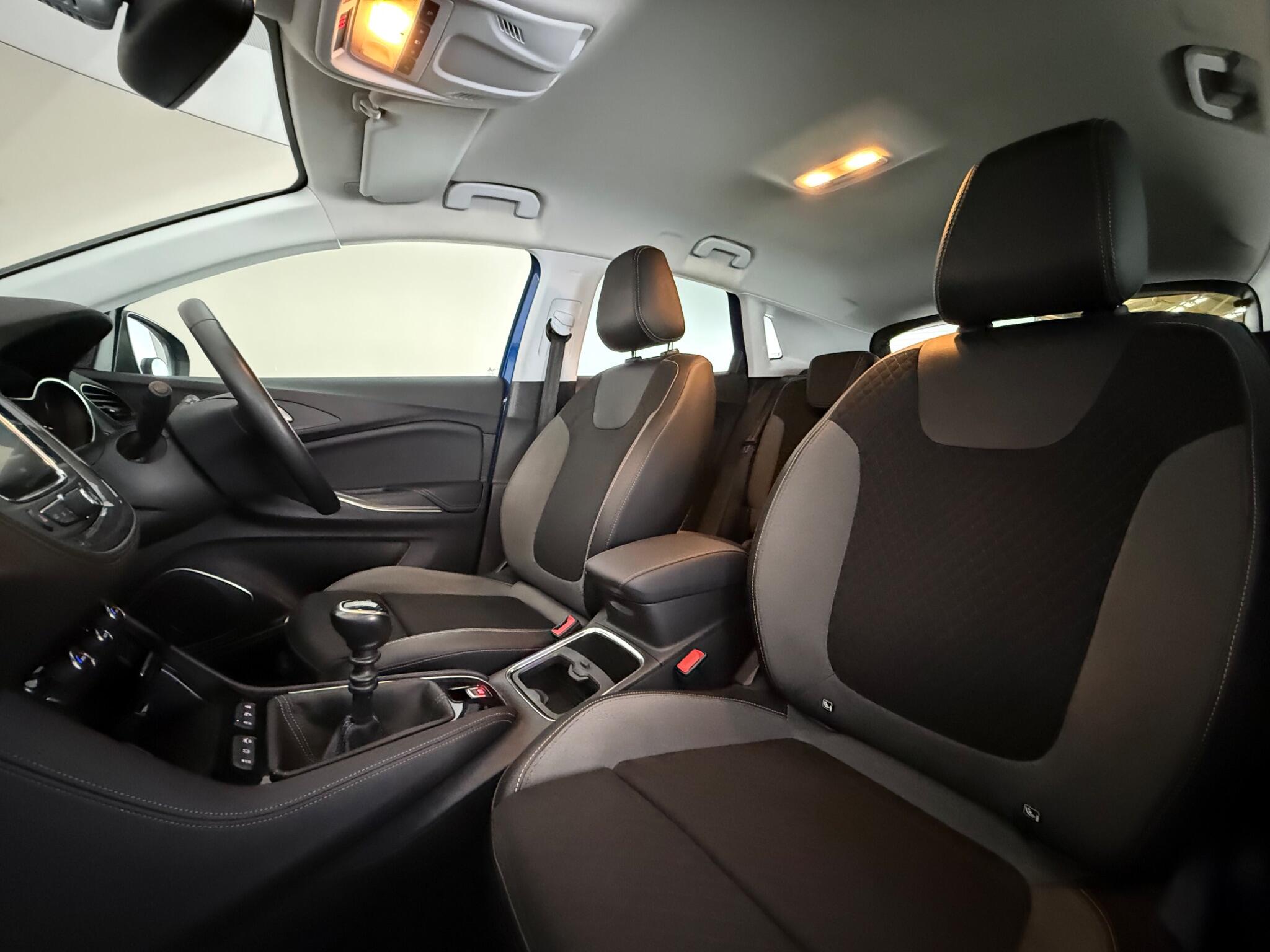 Vauxhall Grandland X view 37
