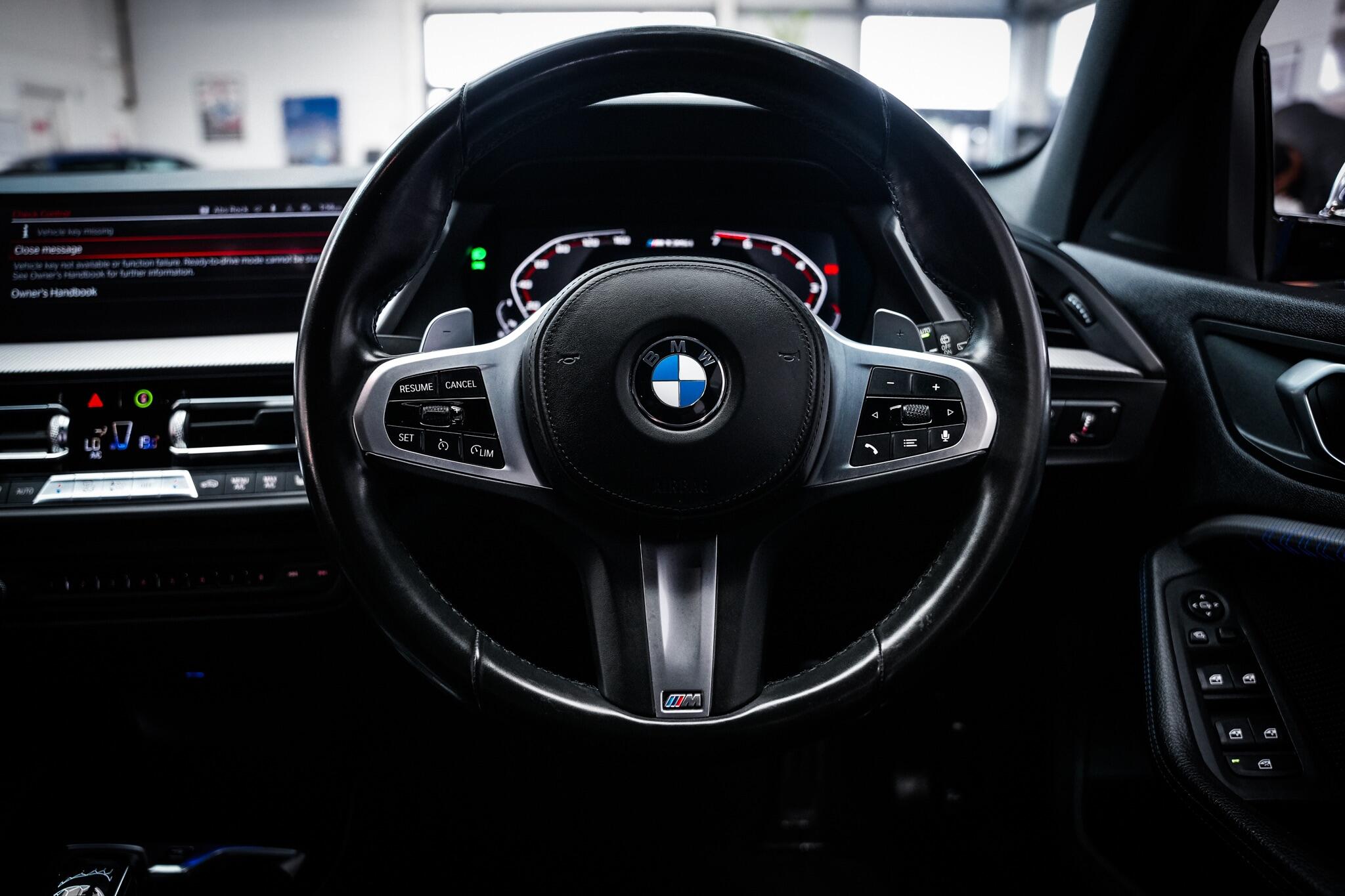 BMW 1 Series view 19