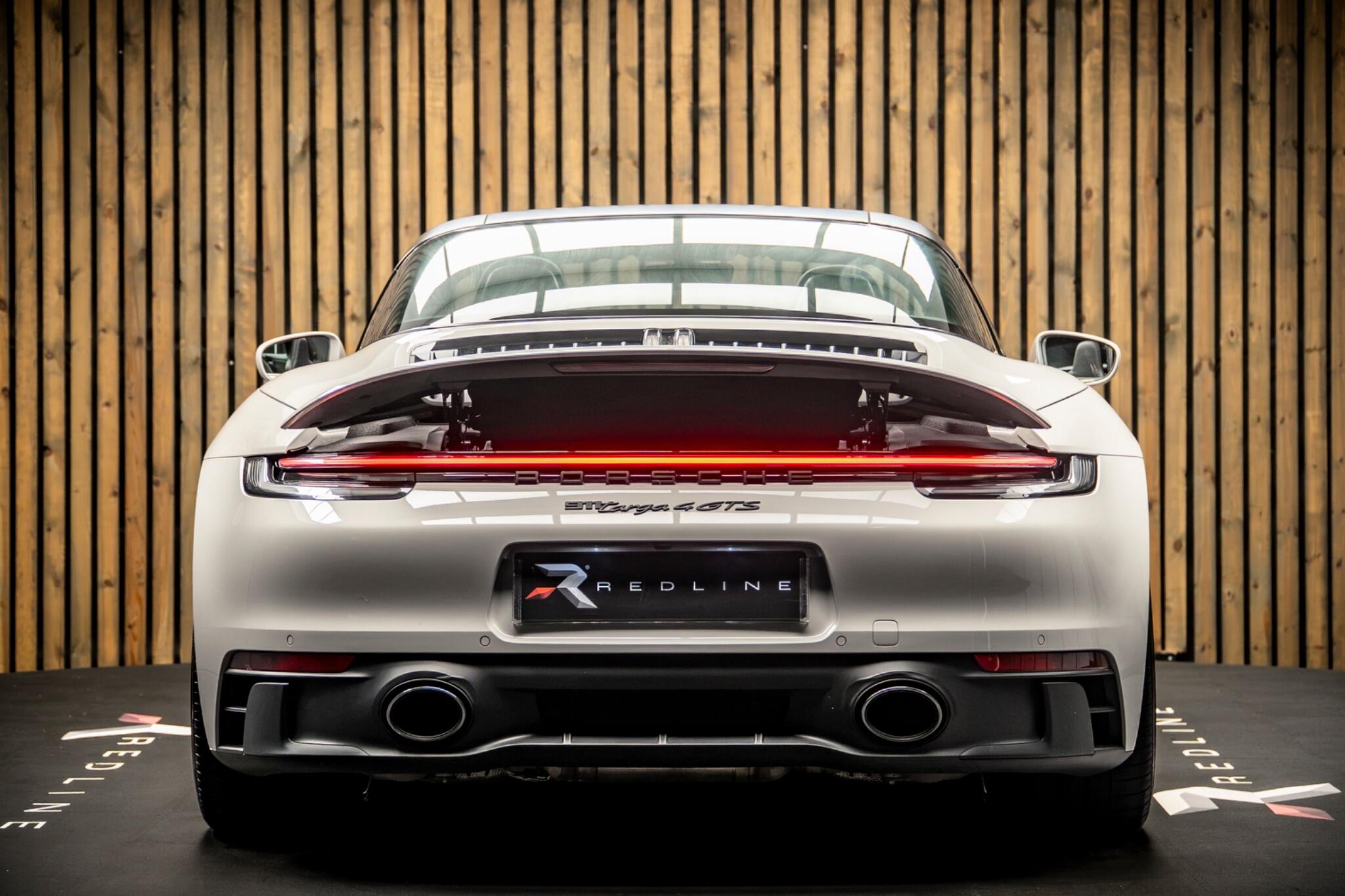 Porsche 911 view 6