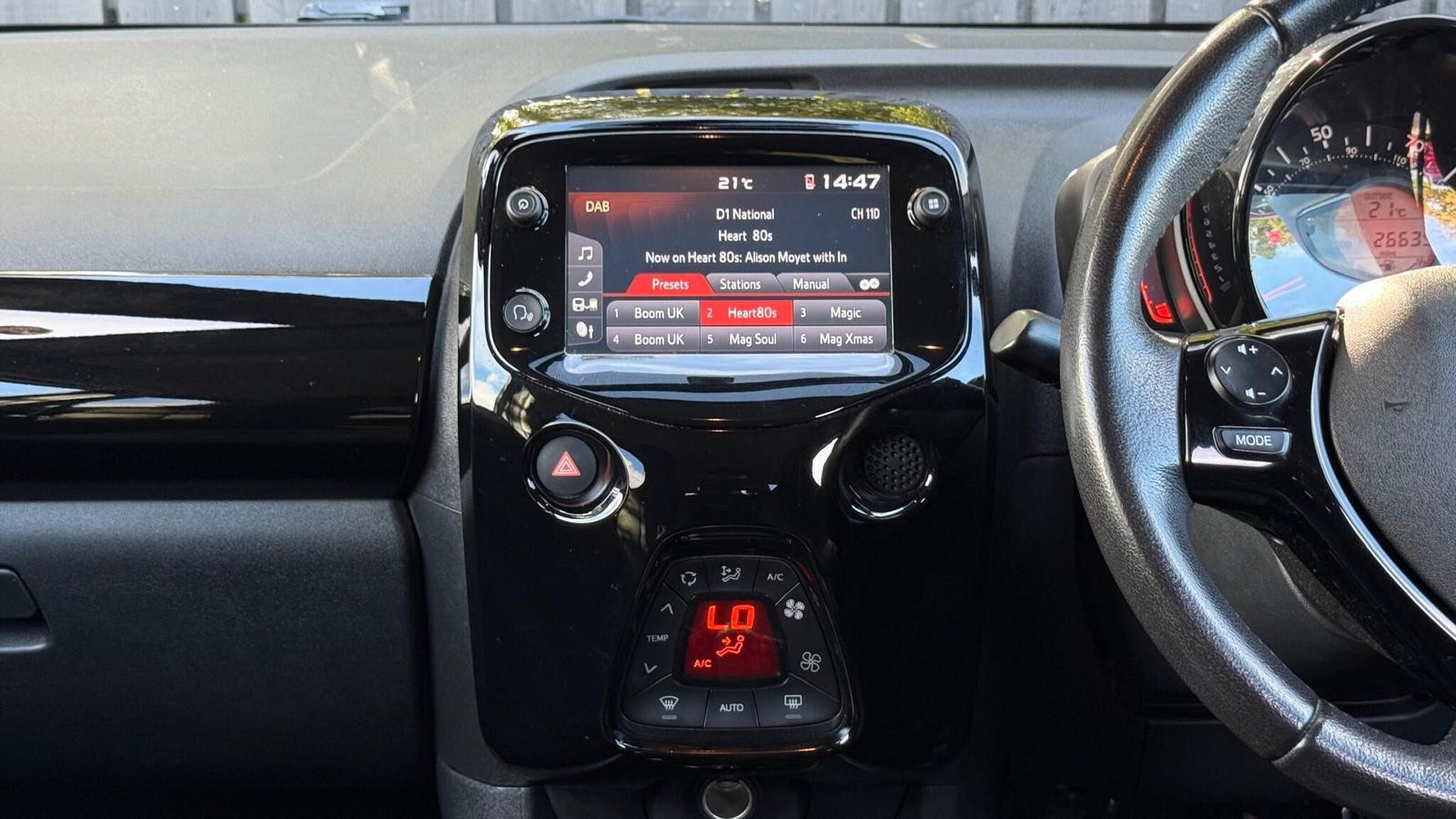 Peugeot 108 view 16