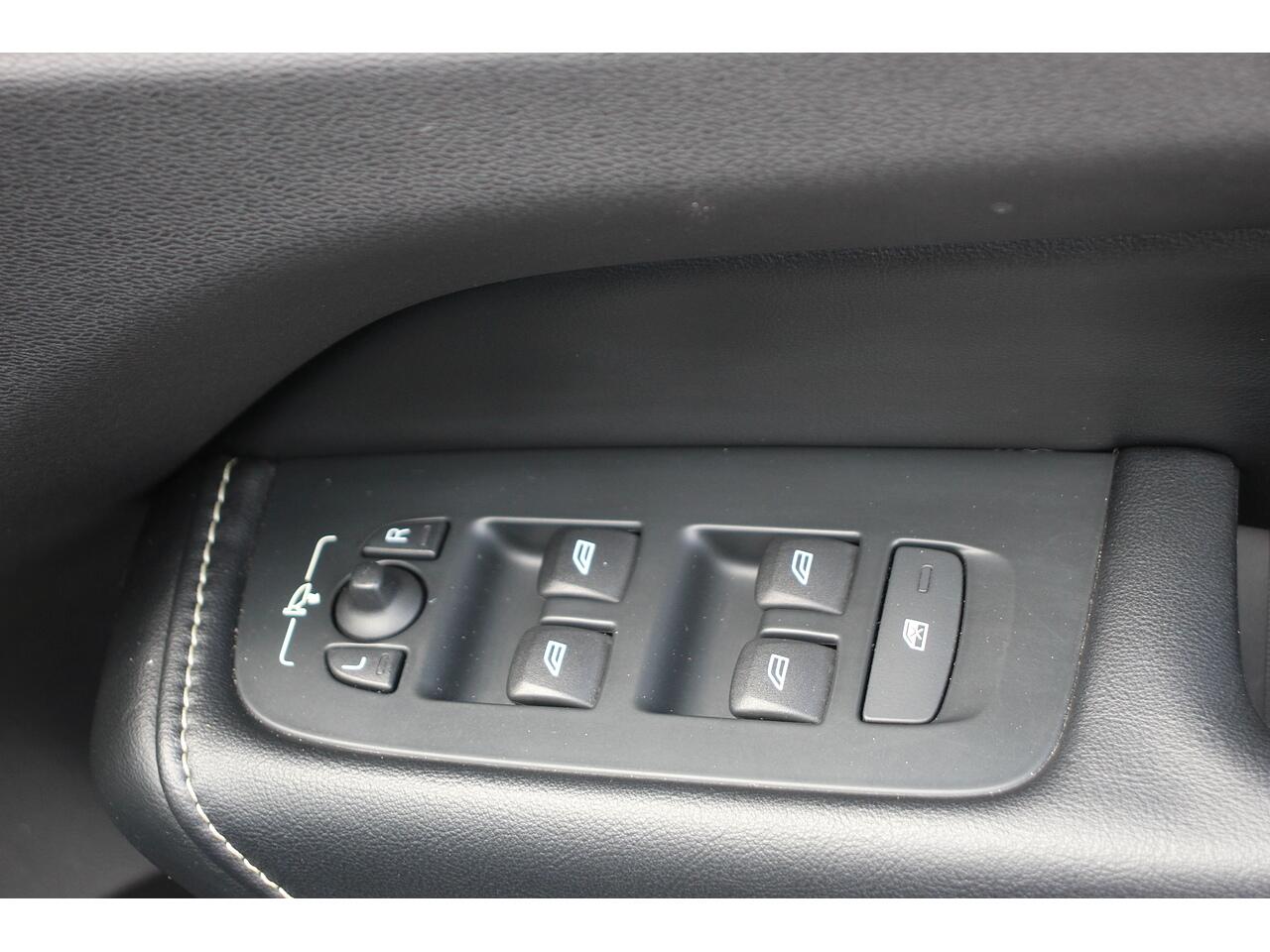 Volvo XC60 view 35