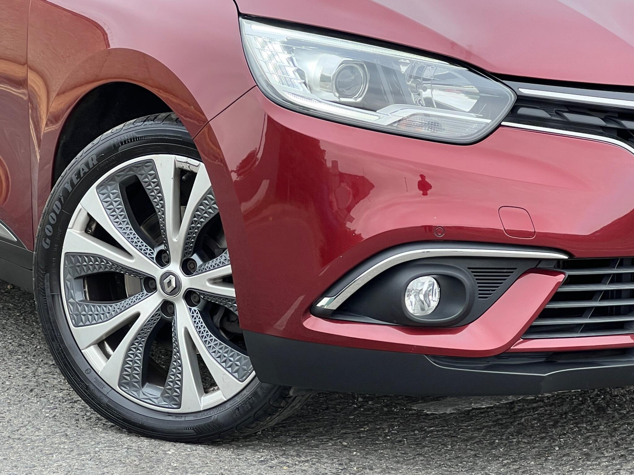 Renault Grand Scenic view 5