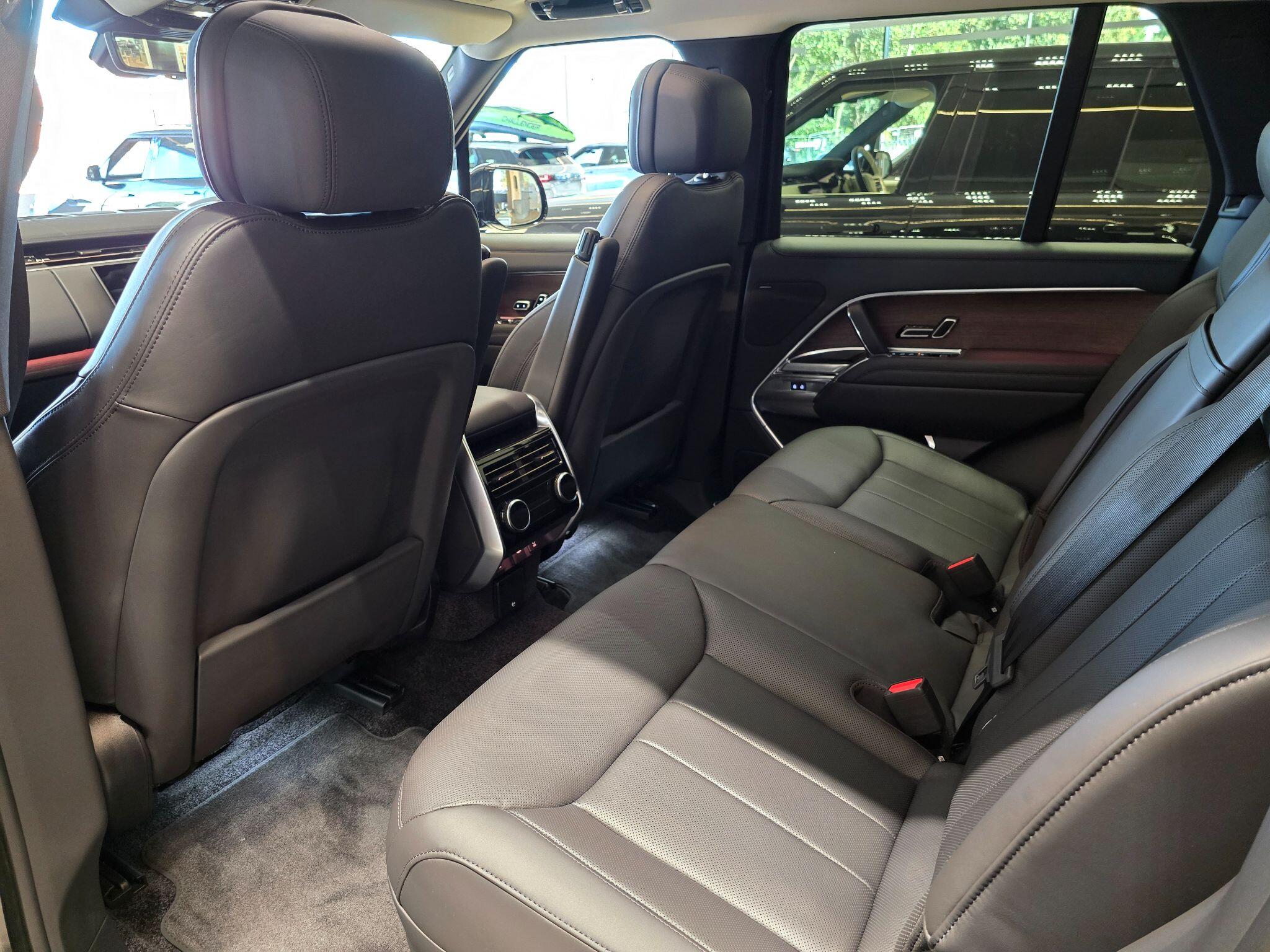 Land Rover Range Rover view 44