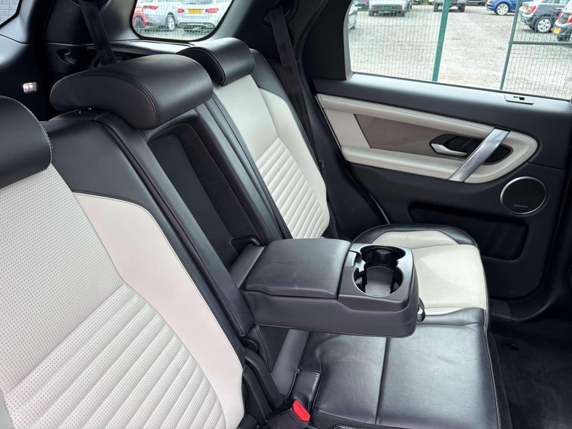 Land Rover Discovery Sport view 35