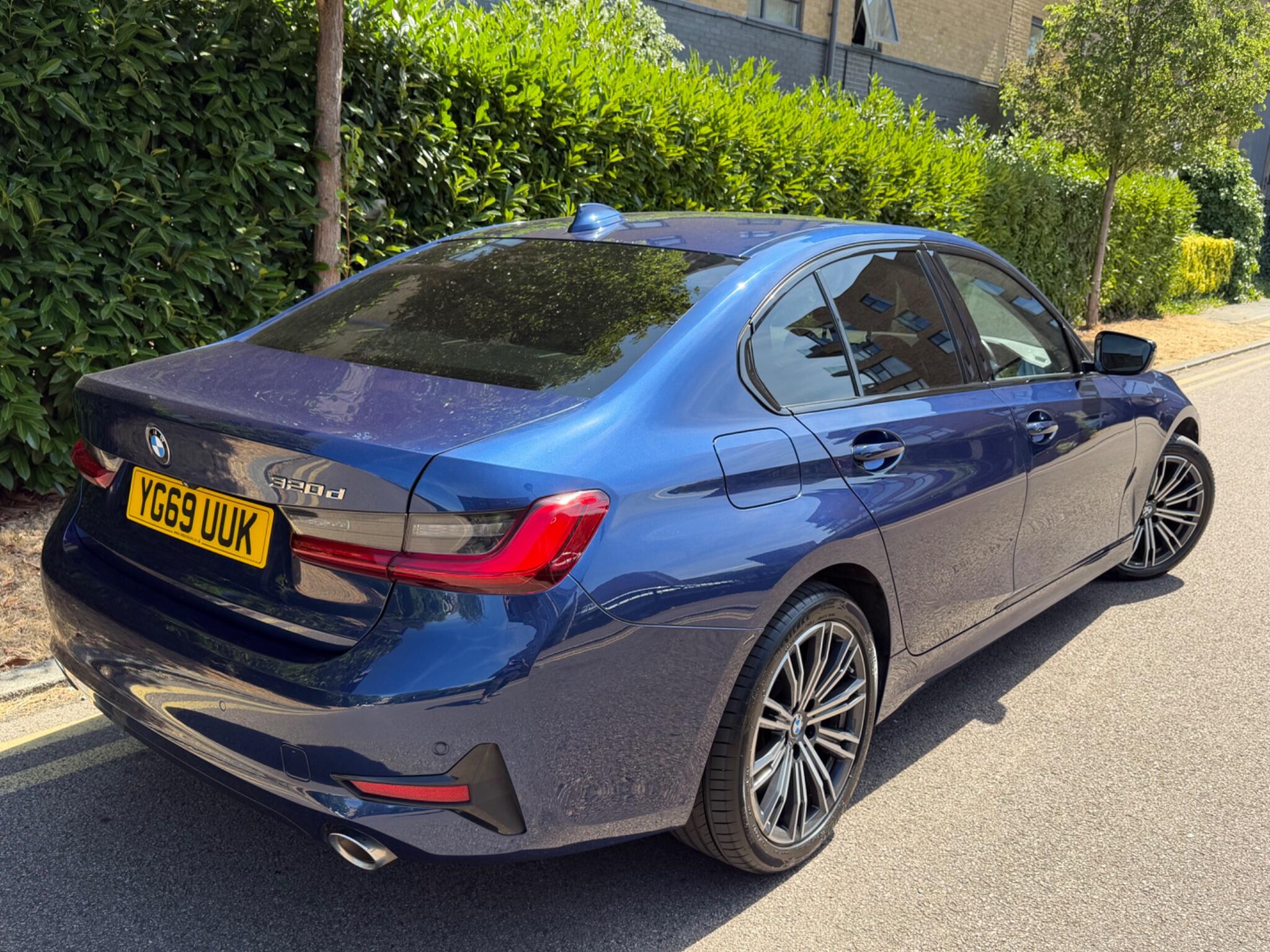 BMW 3 Series view 11