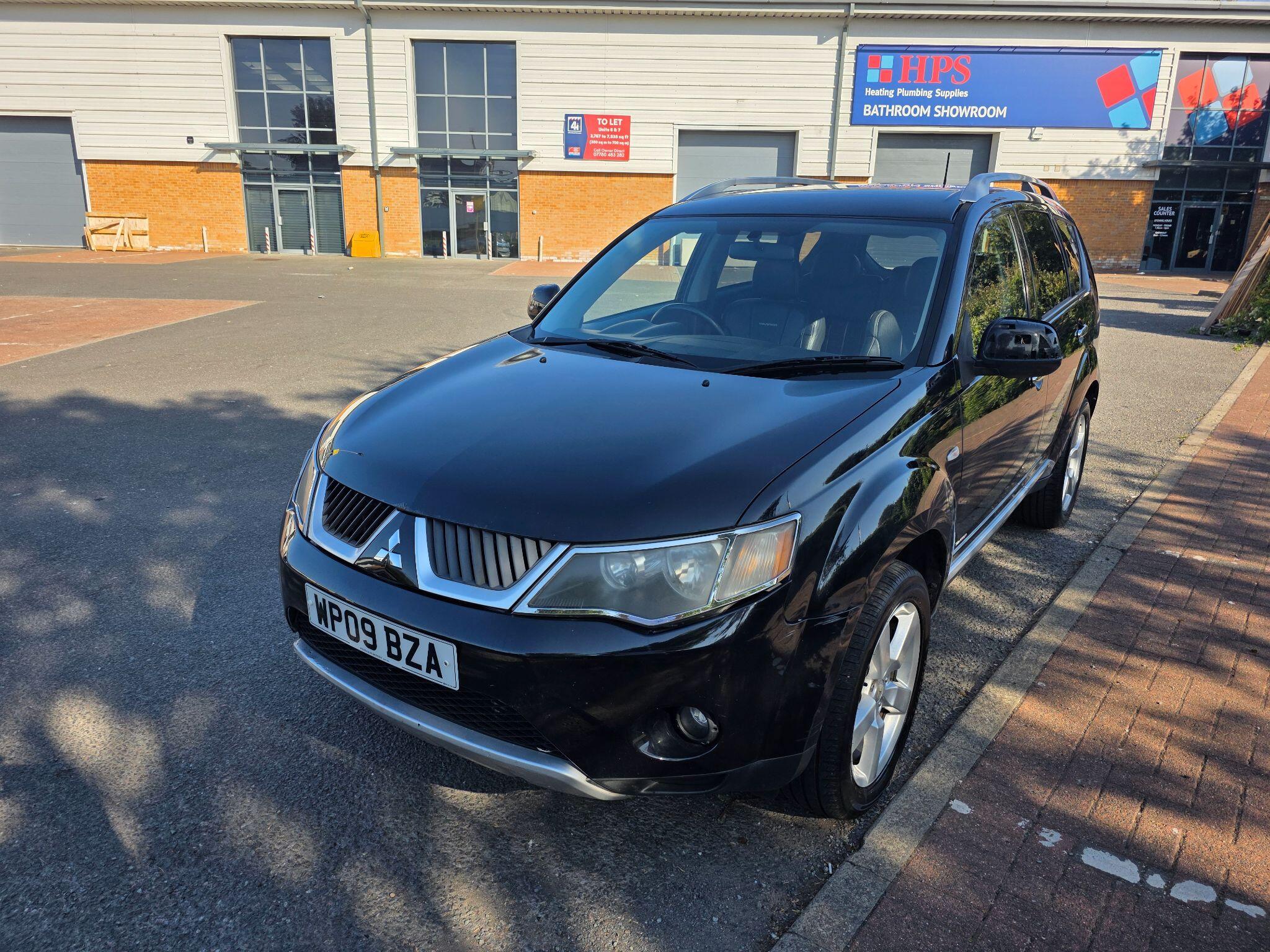 Mitsubishi Outlander view 2