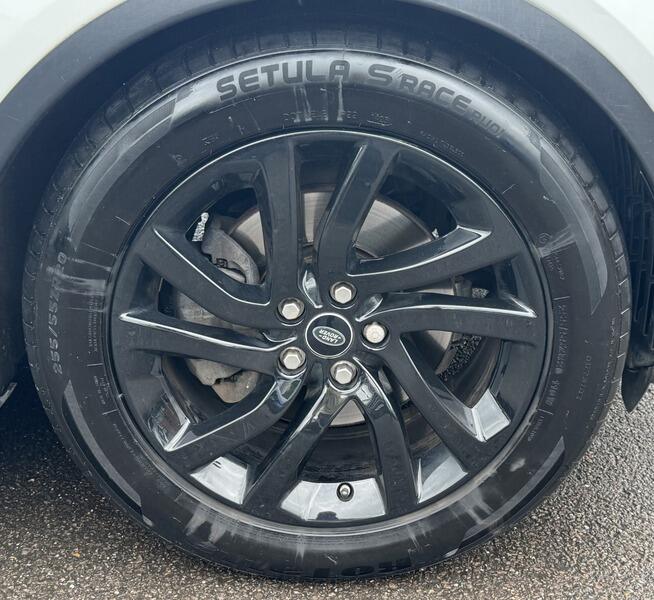 Land Rover Discovery view 22