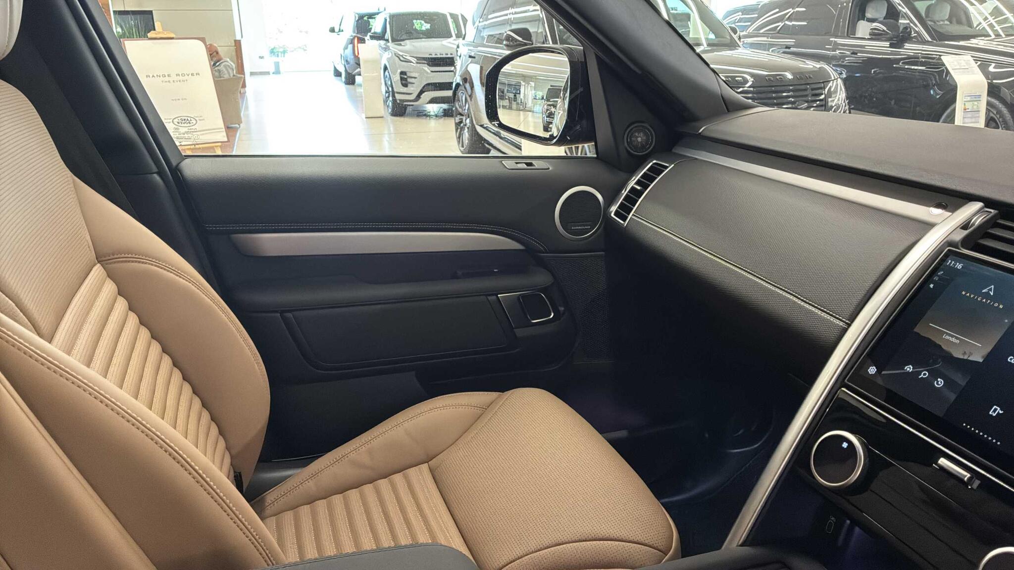 Land Rover Discovery view 25