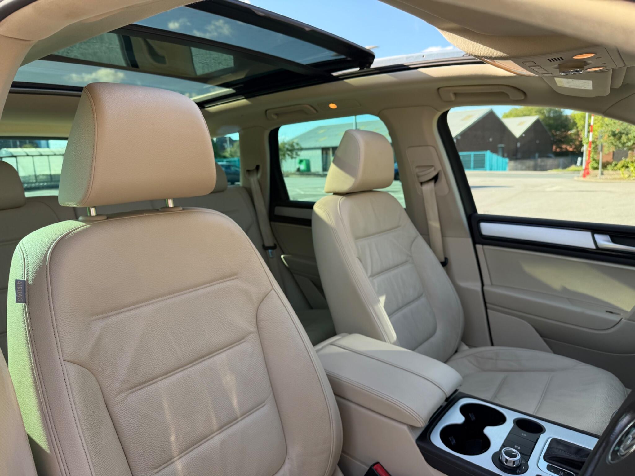 Volkswagen Touareg view 12