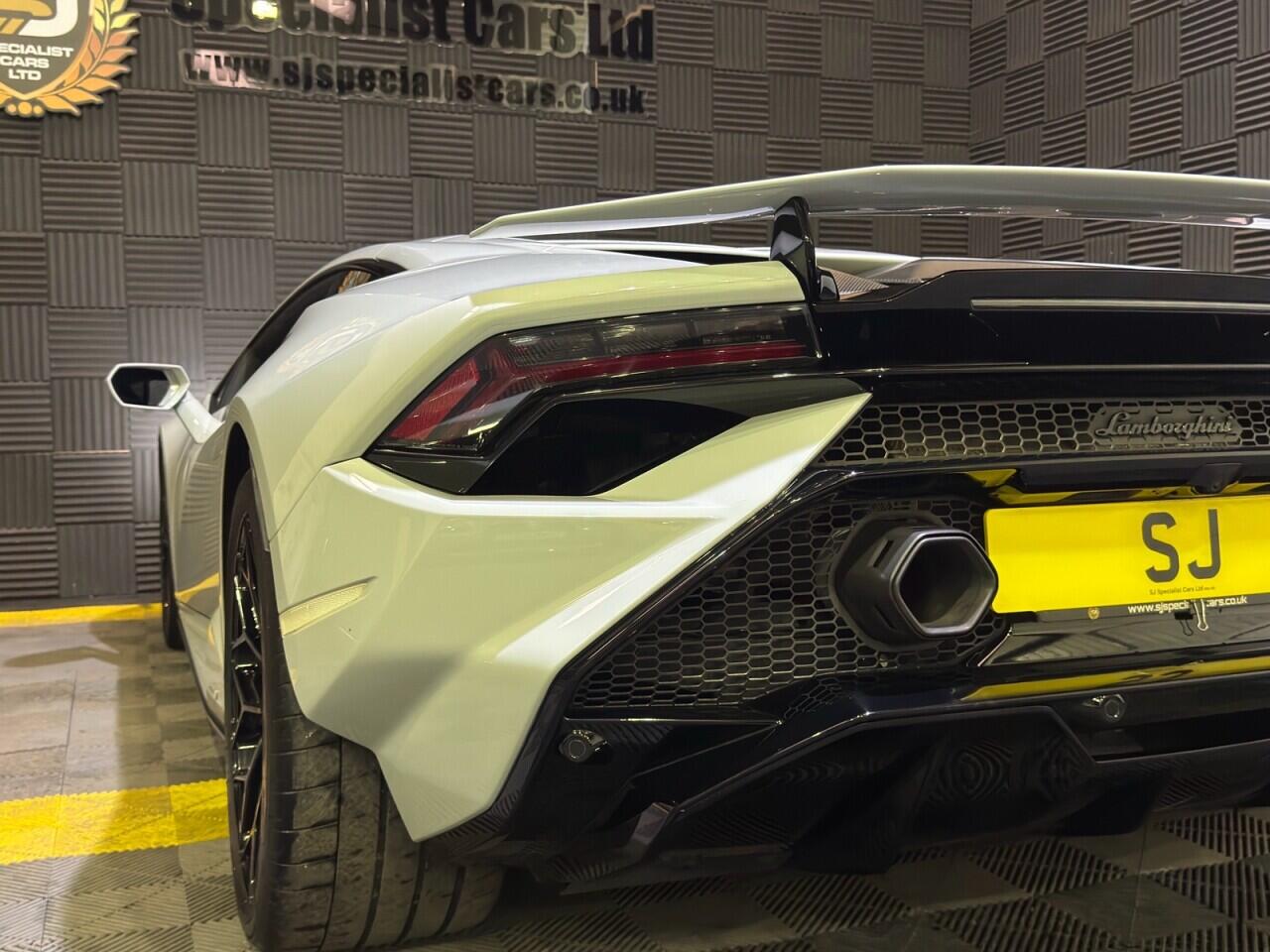 Lamborghini Huracan view 26