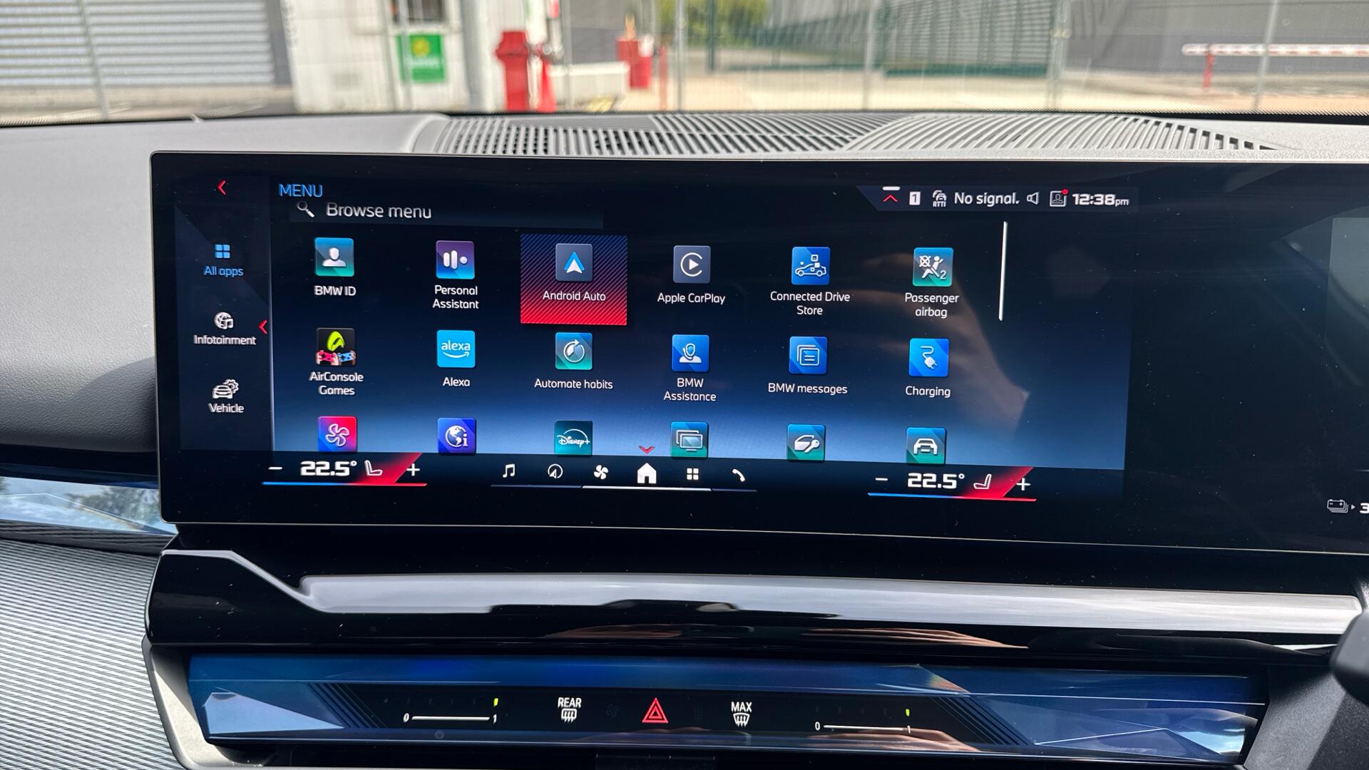 BMW i5 view 28