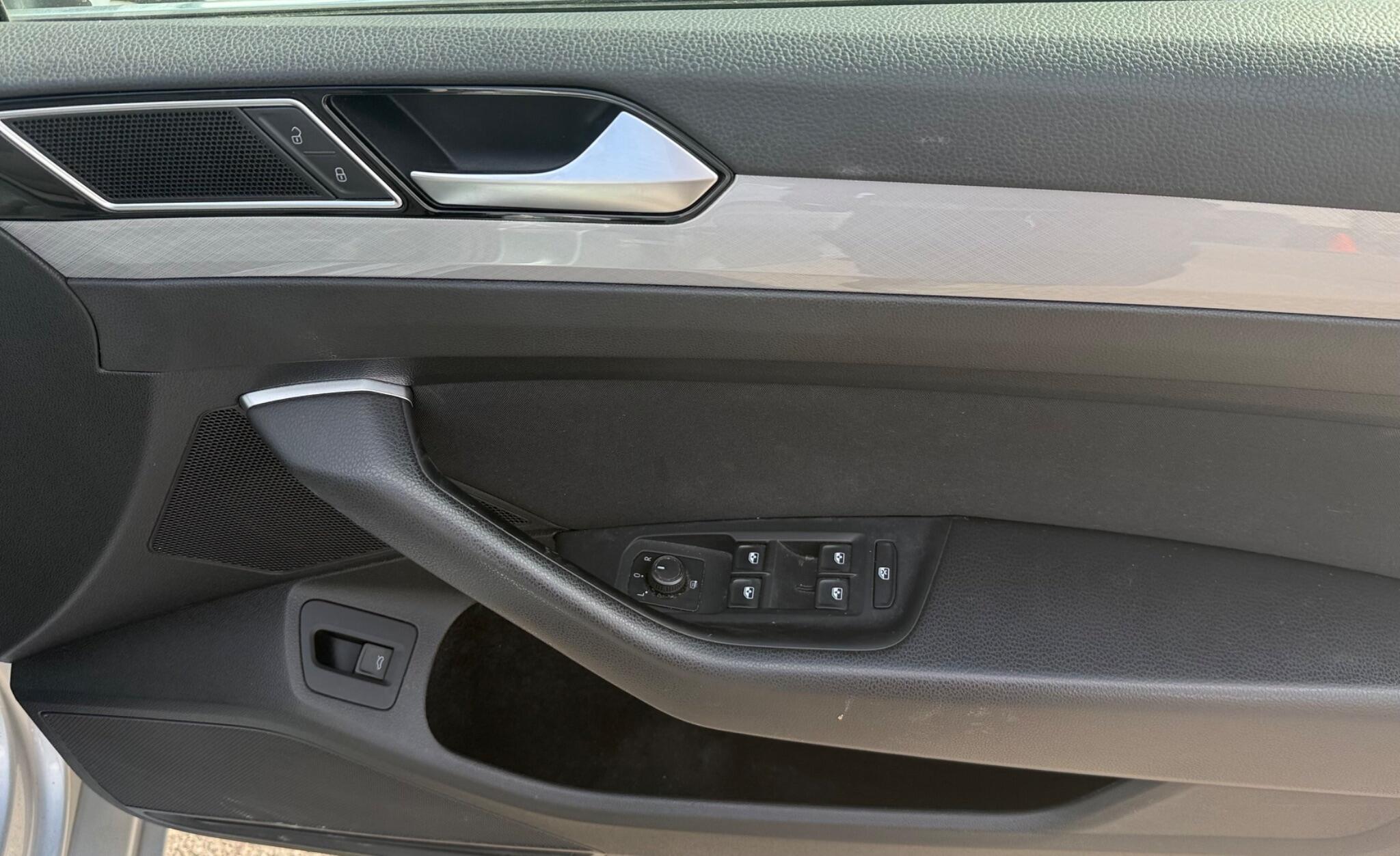 Volkswagen Passat view 22
