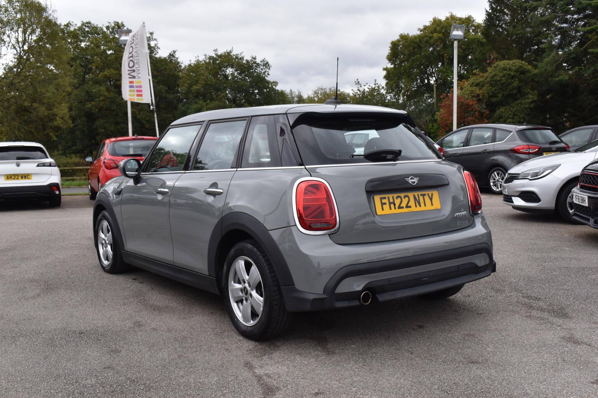 Hatch - 1.5 Cooper Classic Steptronic Euro 6 (s/s) 5dr - Image 11