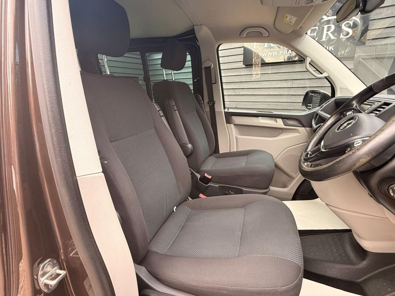 Volkswagen Transporter view 9