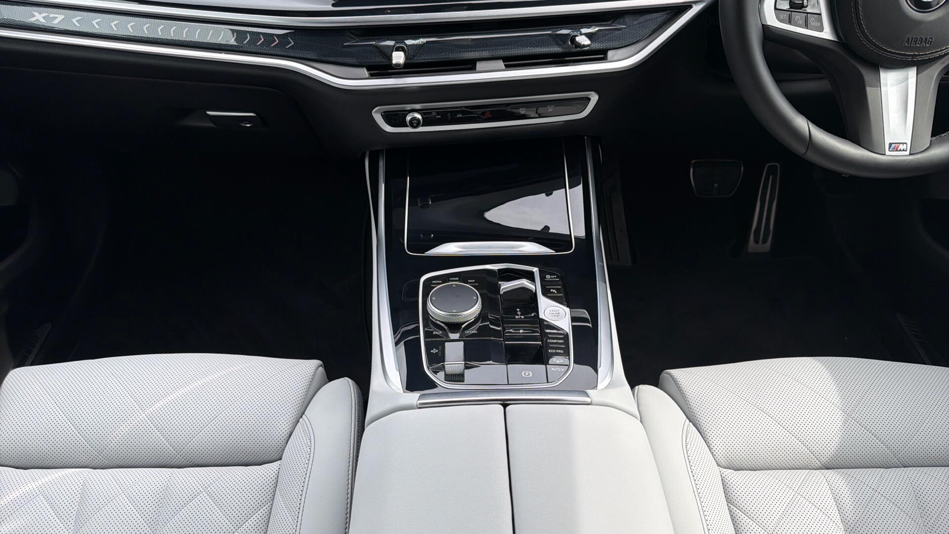 BMW X7 view 34