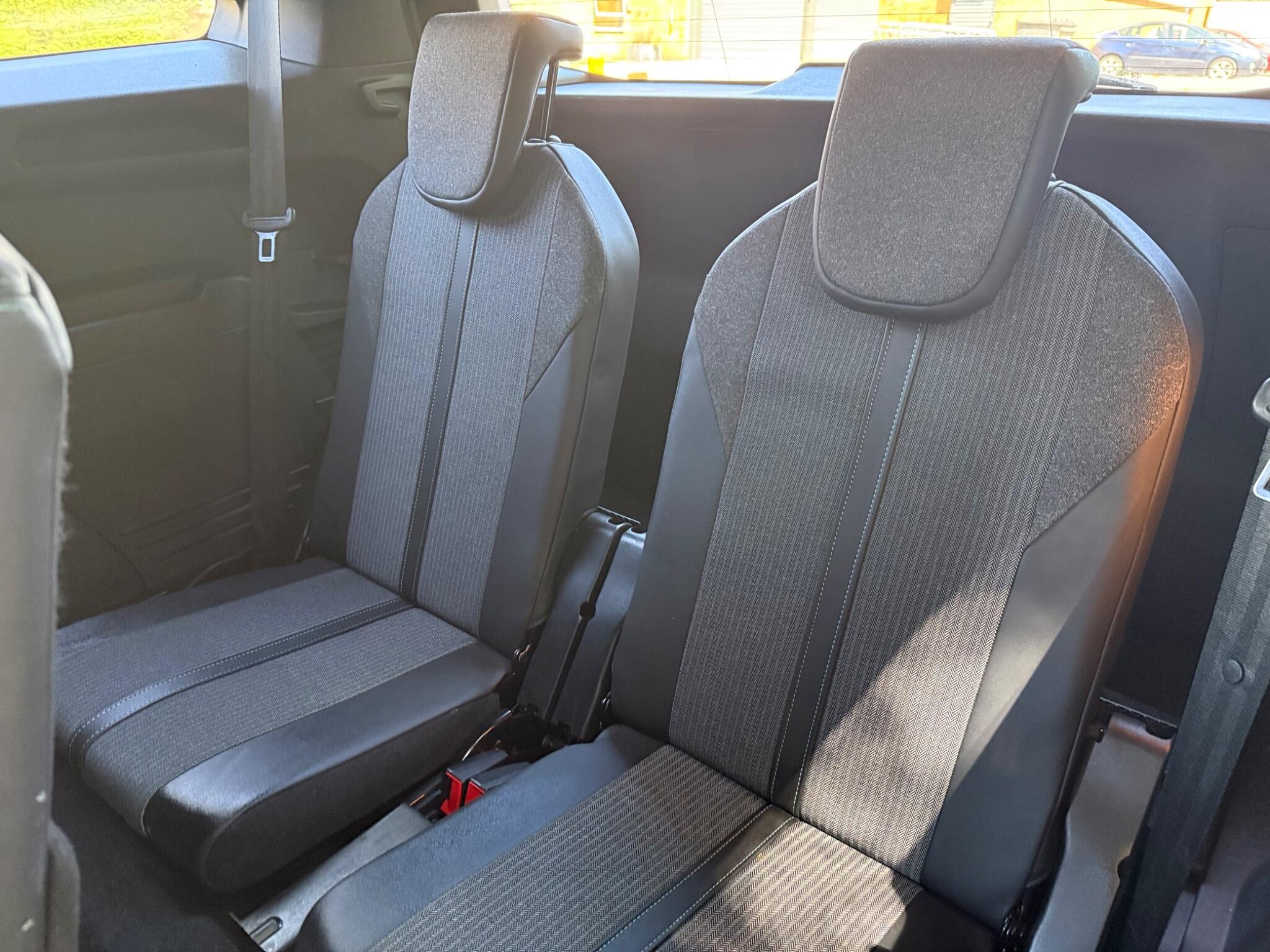 Peugeot 5008 view 10