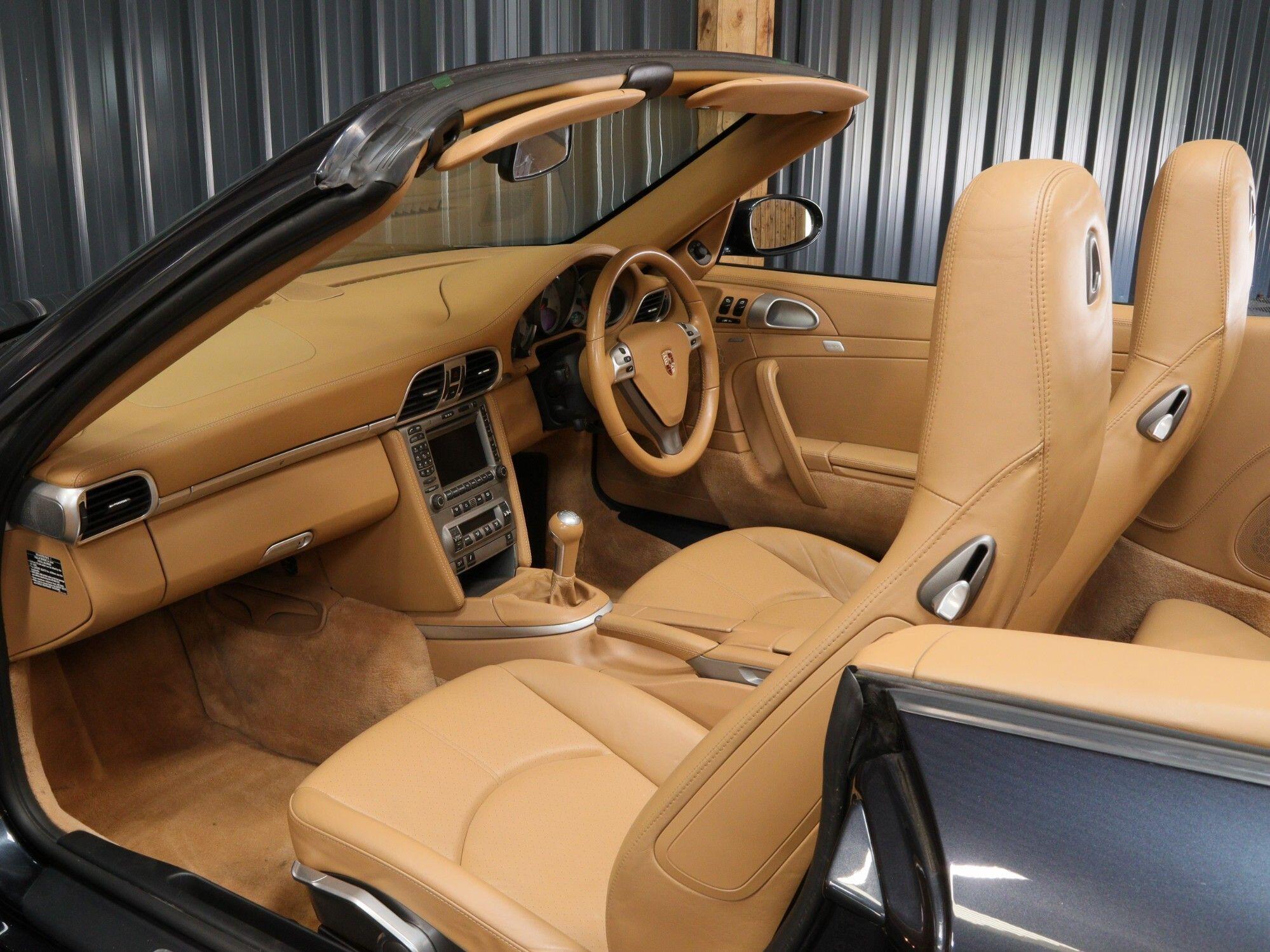 Porsche 911 view 17