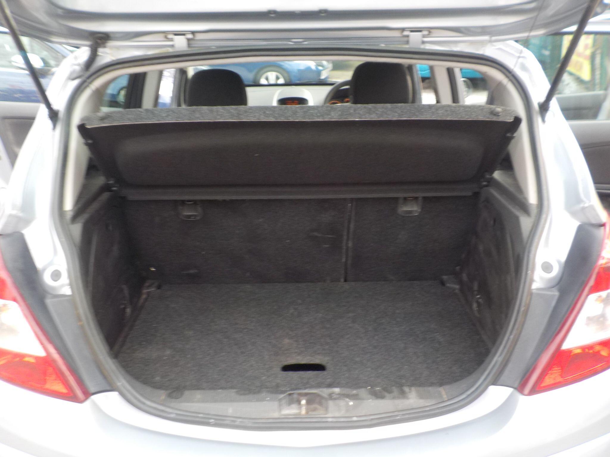 Vauxhall Corsa 1.4i 16v Club 5dr