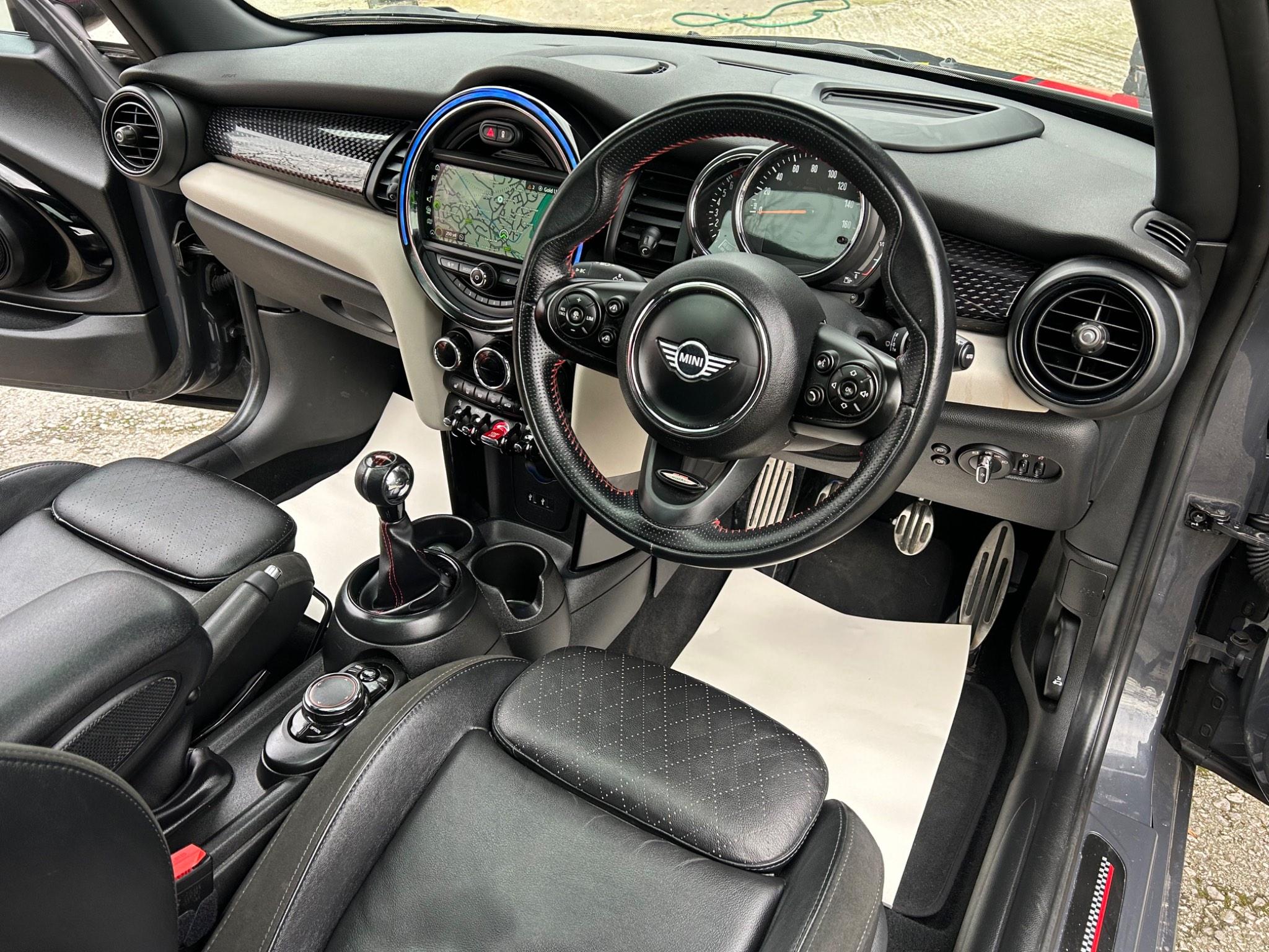 Mini Hatch view 5